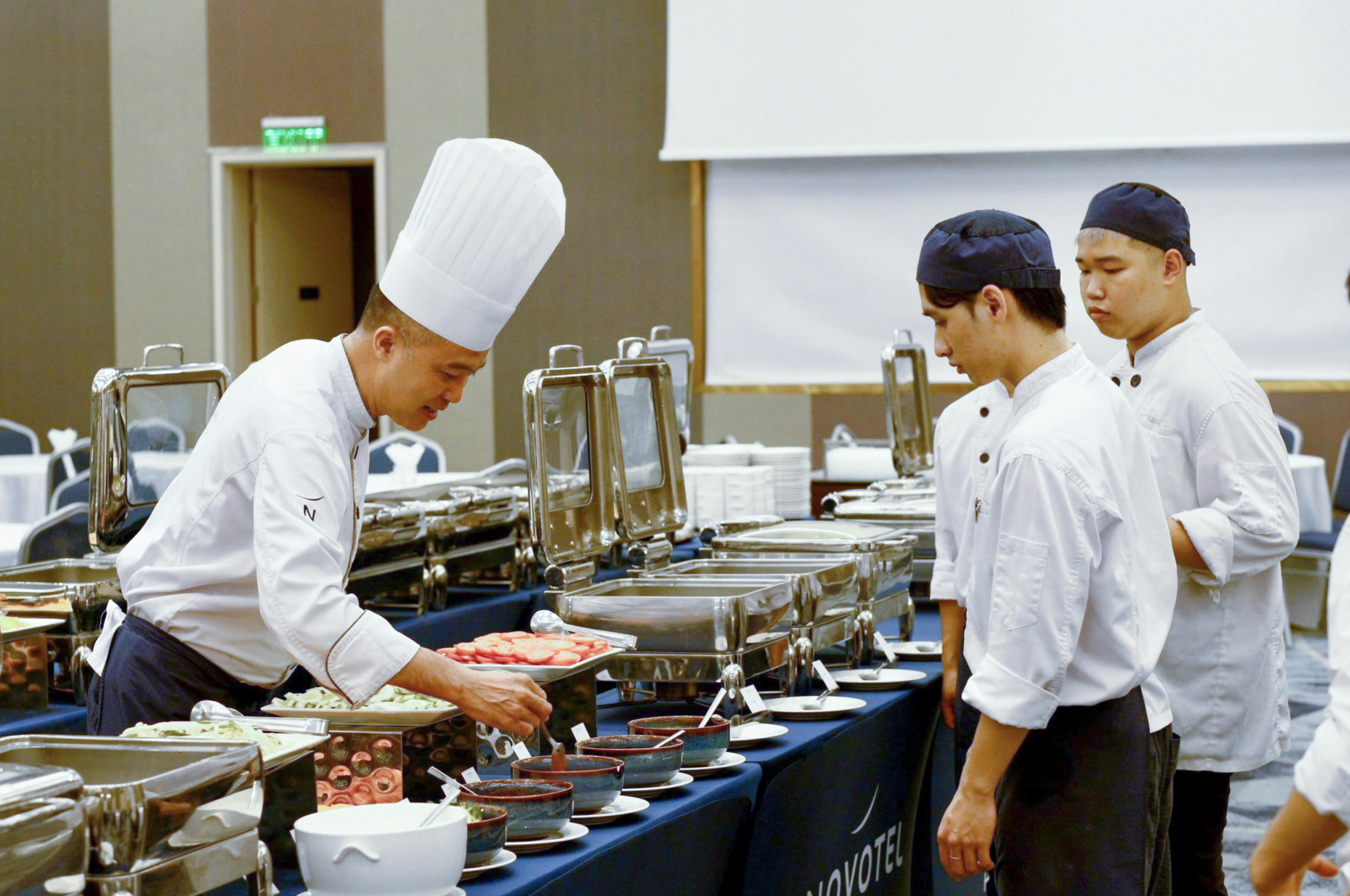 Chefs at Novotel Hanoi Thai Ha prepare food to serve Indian guests. Photo: Novotel Hanoi Thai Ha