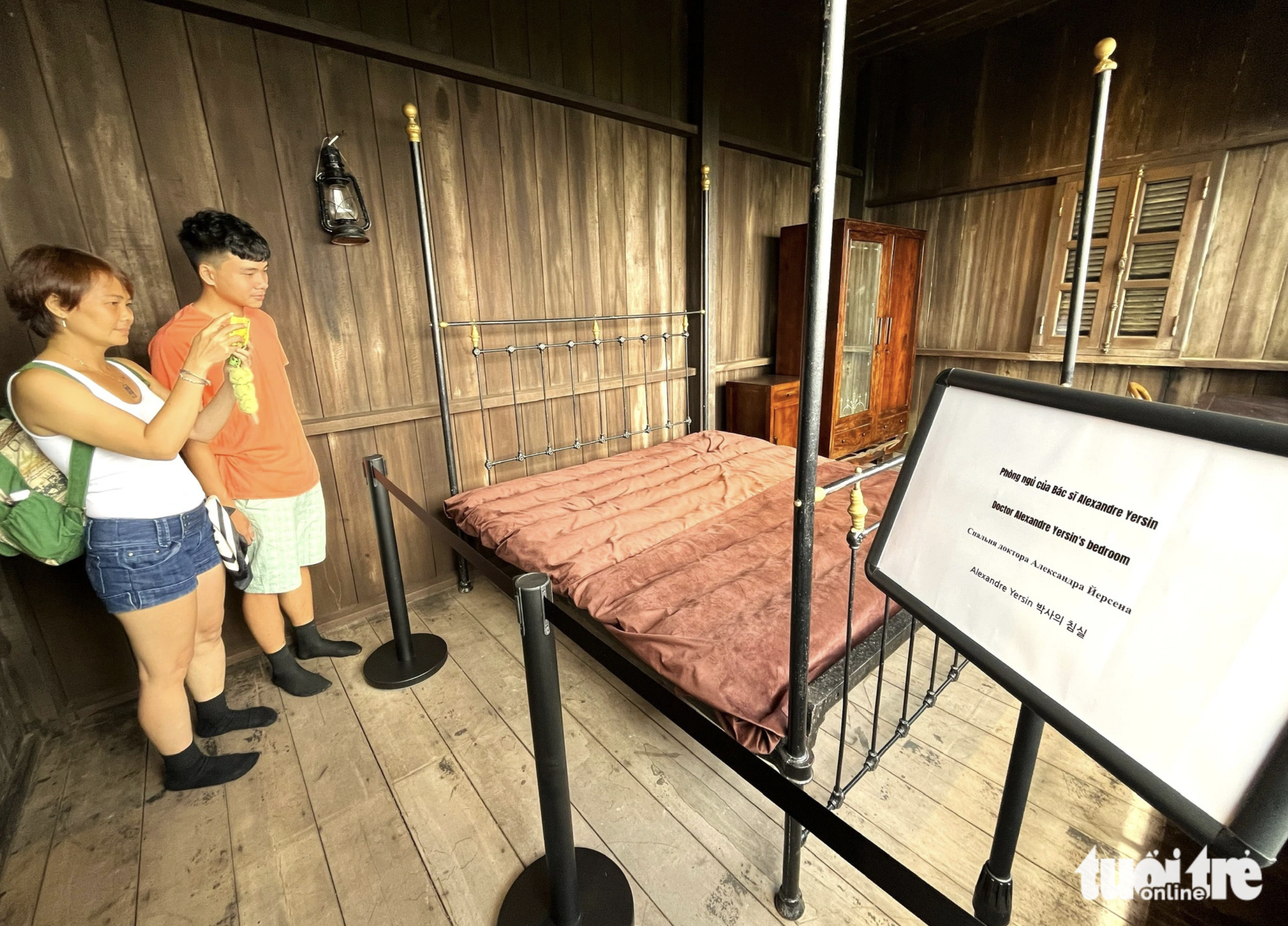 Tourists visit Dr. Alexandre Yersin’s bedroom. Photo: Nguyen Hoang / Tuoi Tre