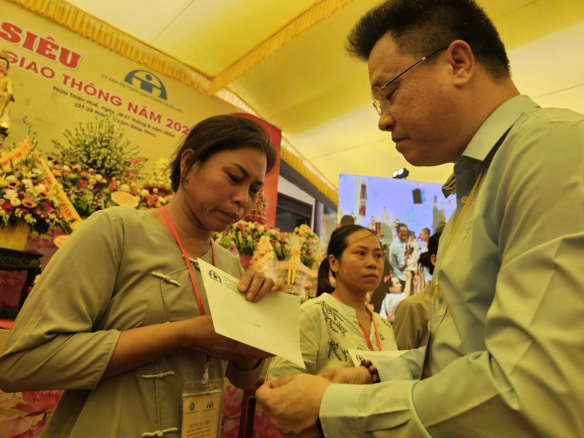 Grand requiem held for traffic accident victims in Vietnam