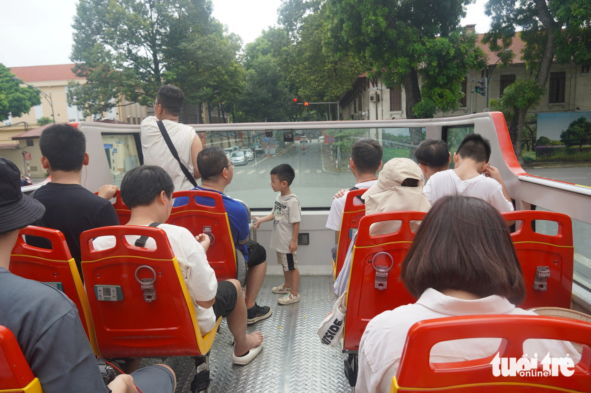 People take a double-decker bus ride around the downtown area of Hanoi on September 1, 2024. Photo: Ngoc An / Tuoi Tre