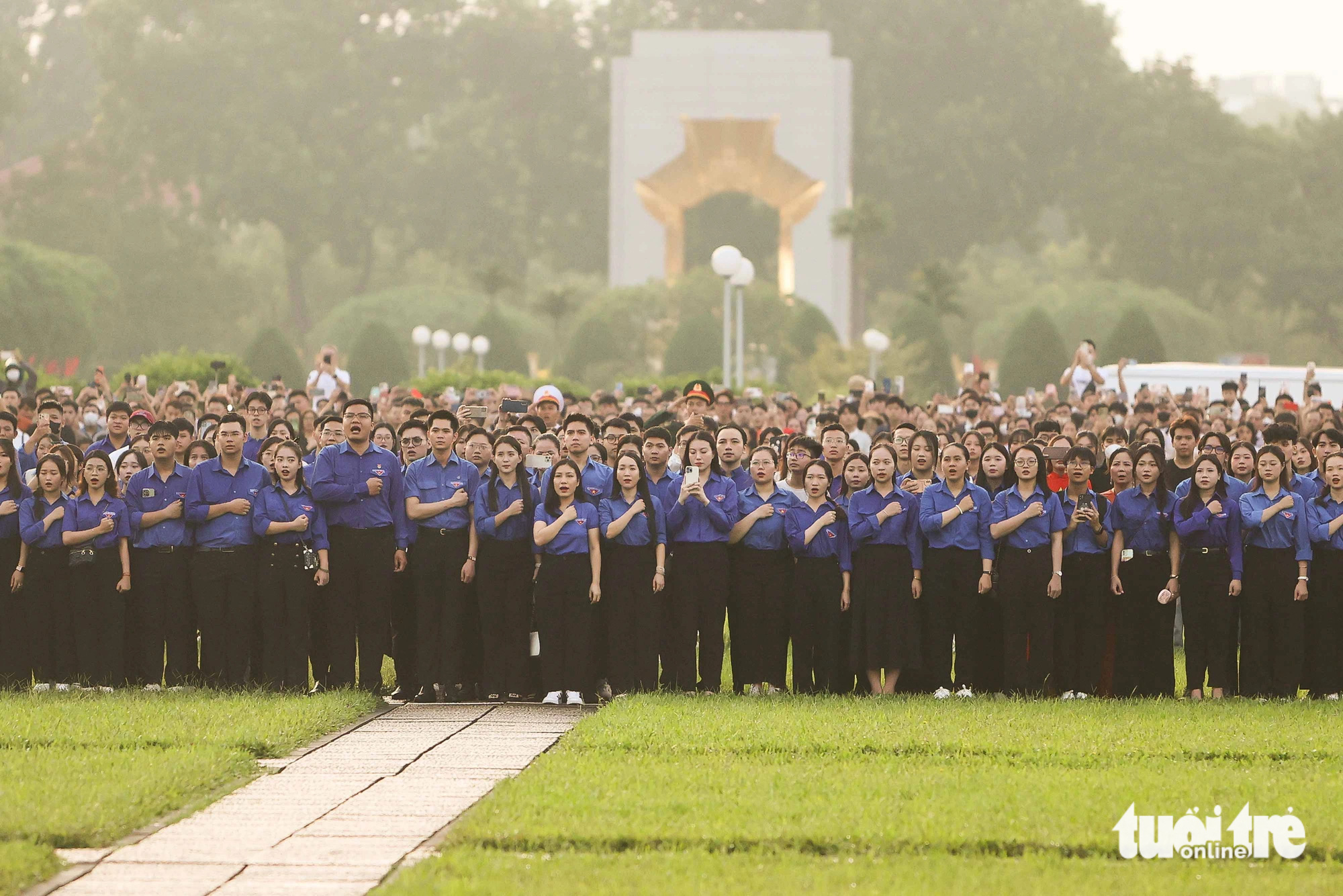 People sing the Vietnamese national anthem during a flag-raising ceremony in celebration of Vietnam’s 79th National Day at Ba Dinh Square in Hanoi, September 2, 2024. Photo: Nguyen Khanh / Tuoi Tre