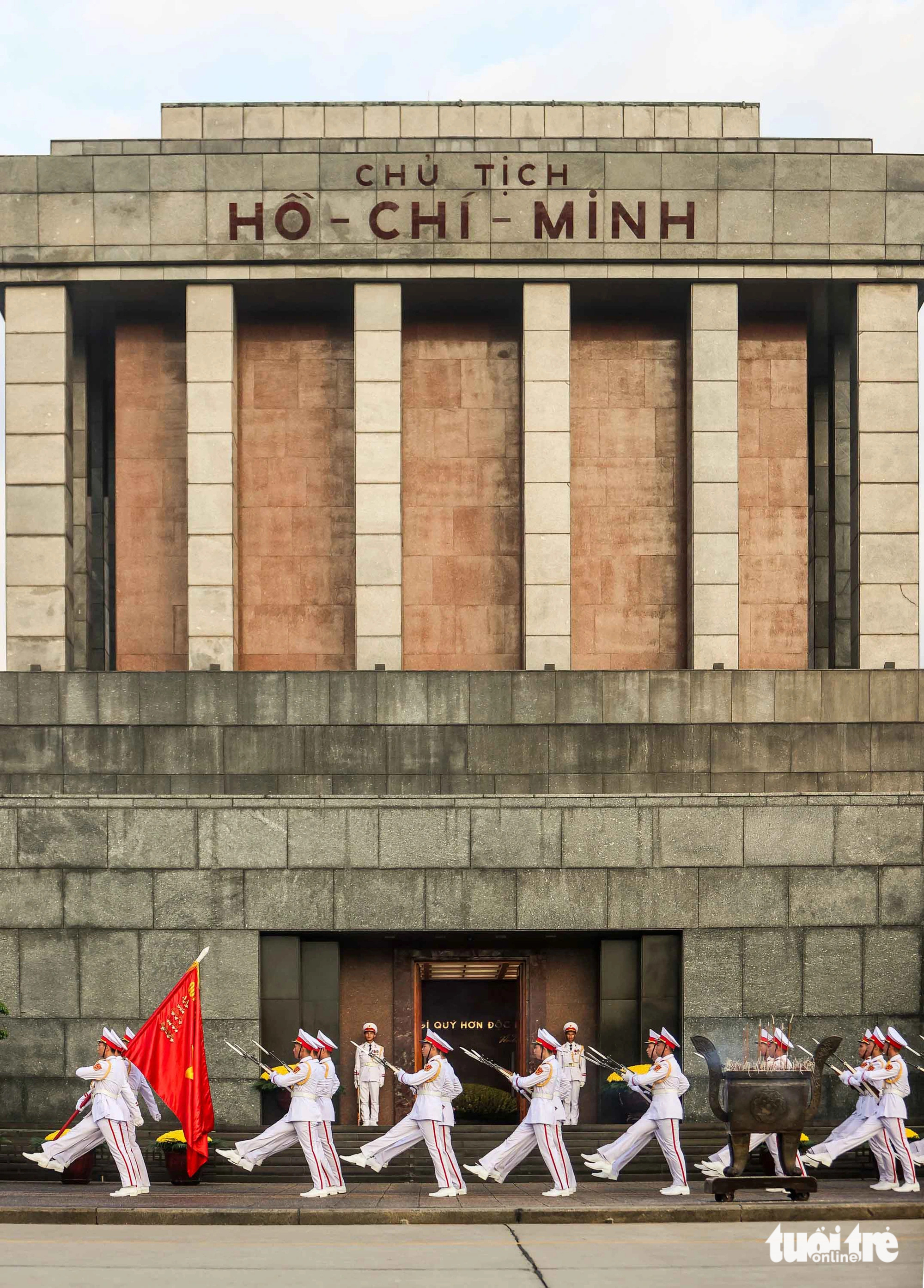 Honor guards move past the door of President Ho Chi Minh Mausoleum at Ba Dinh Square in Hanoi, September 2, 2024. Photo: Nguyen Khanh / Tuoi Tre