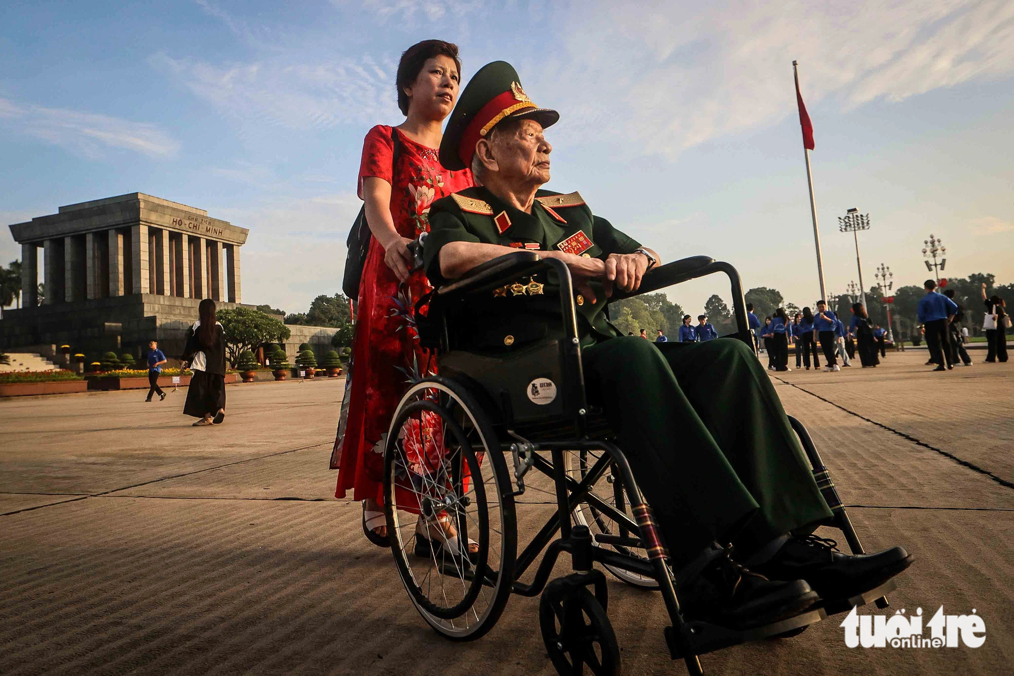 Major General Huynh Dac Huong and his family member visit Ba Dinh Square in Hanoi, September 2, 2024. Photo: Nguyen Khanh / Tuoi Tre