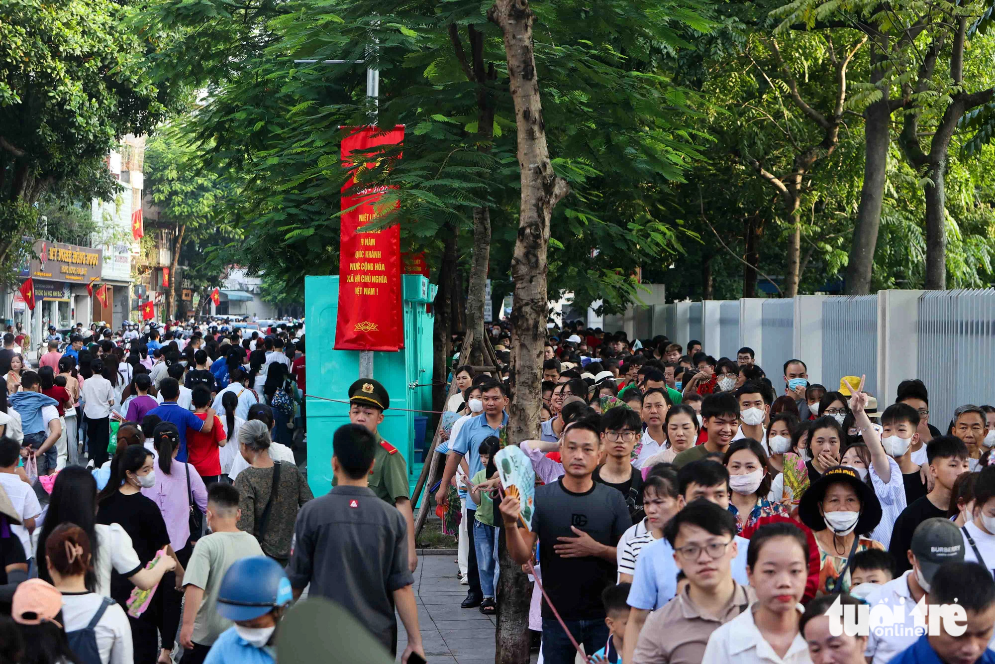 People line up to visit President Ho Chi Minh Mausoleum at Ba Dinh Square in Hanoi, September 2, 2024. Photo: Nguyen Khanh / Tuoi Tre