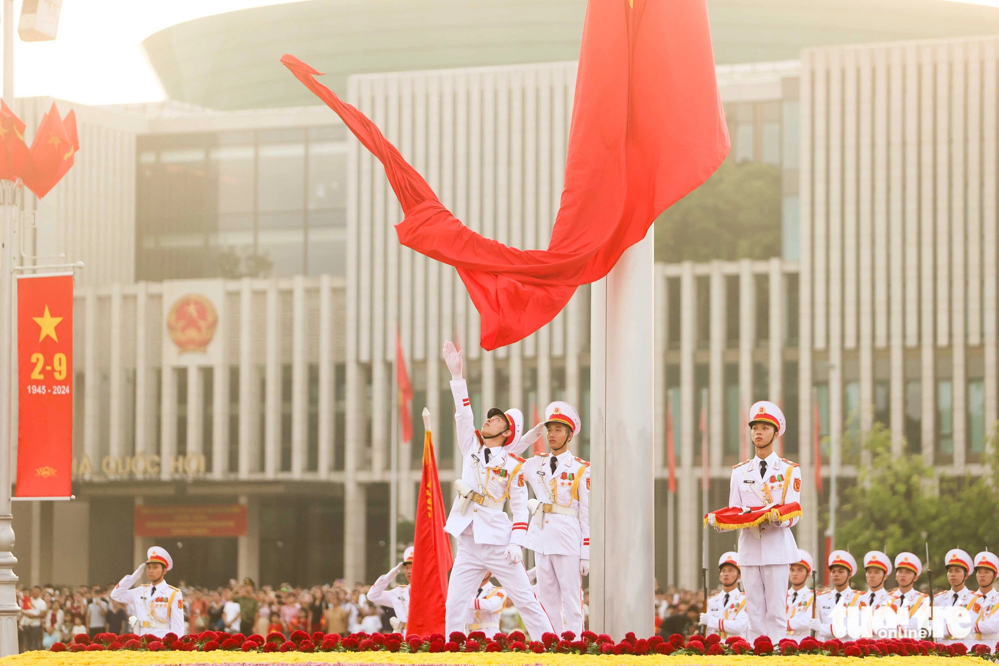 The Vietnamese national flag flies during a flag-raising ceremony in celebration of Vietnam’s 79th National Day at Ba Dinh Square in Hanoi, September 2, 2024. Photo: Nguyen Khanh / Tuoi Tre