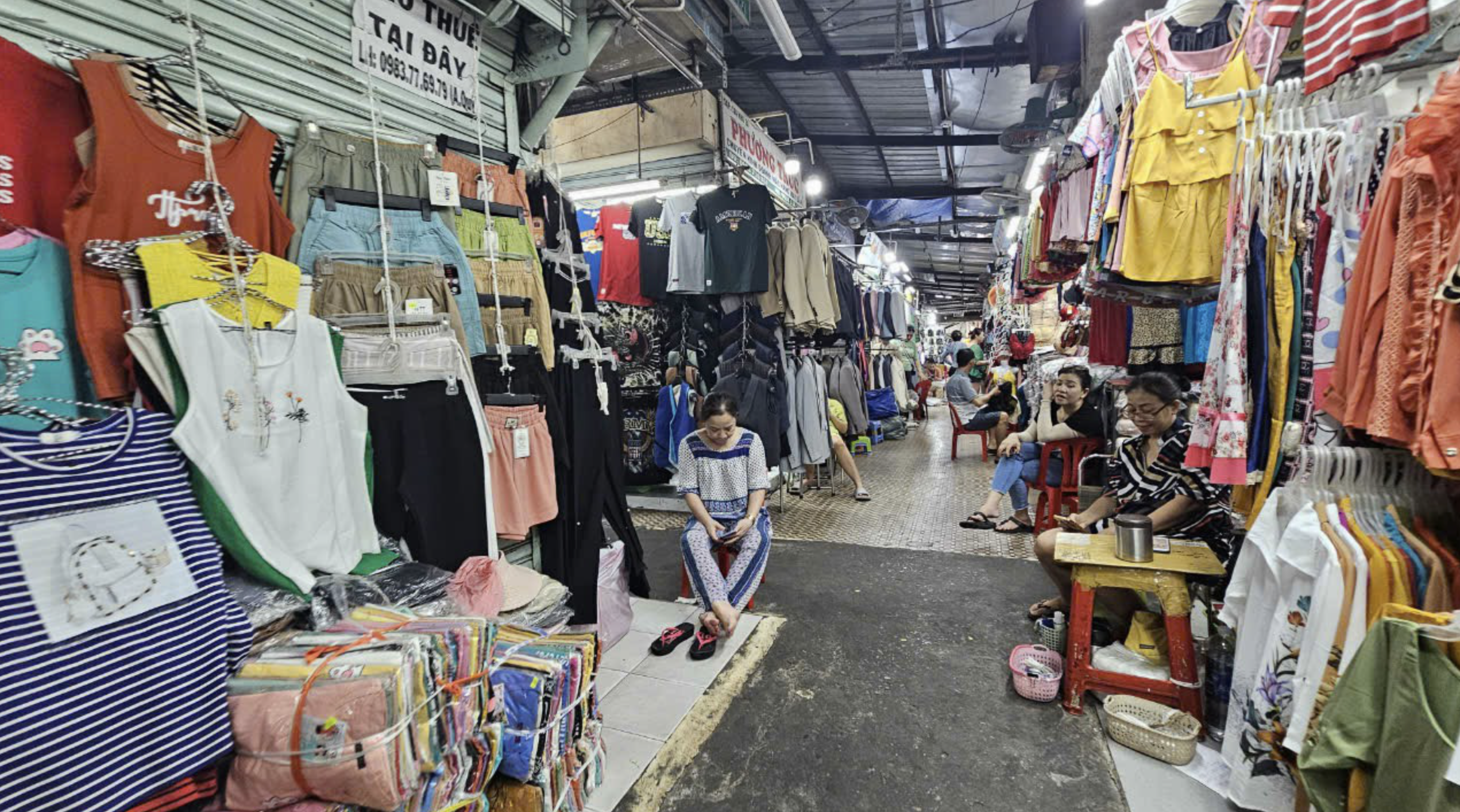 Merchants at Ho Chi Minh City traditional markets bemoan gloomy sales