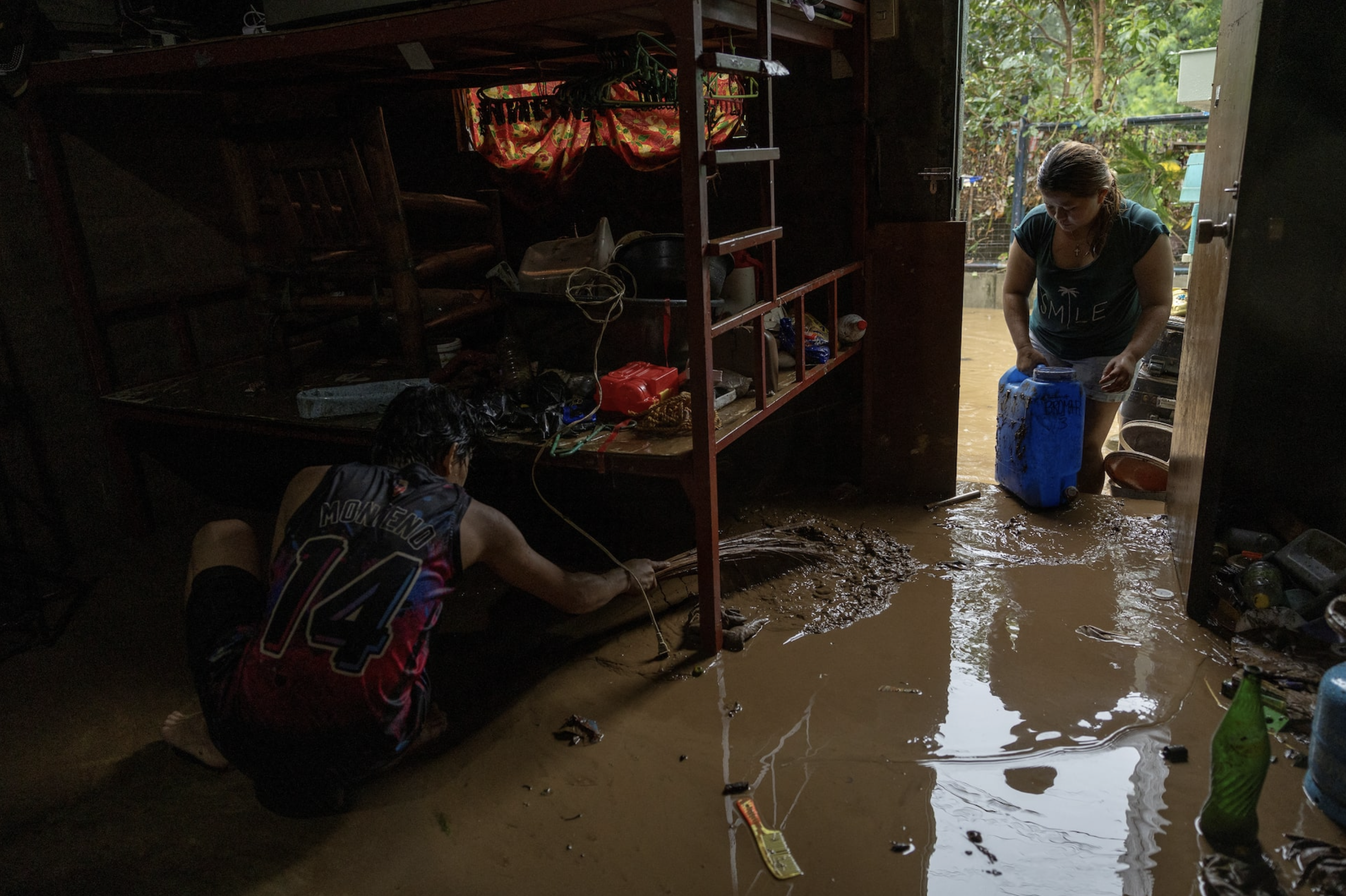 Residents clean the mud out of their home after it was flooded due to heavy rains brought by Tropical storm Yagi, locally known as Enteng, in Baras, Rizal province, Philippines, September 2, 2024. Photo: Reuters