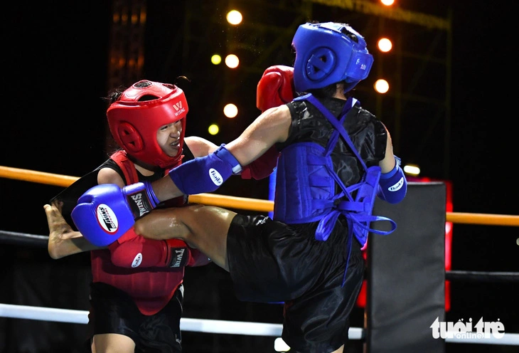 A match between two female fighters of traditional Vietnamese martial arts at the international martial arts show in Quy Nhon City, Binh Dinh Province, south-central Vietnam, September 2, 2024. Photo: Lam Thien / Tuoi Tre