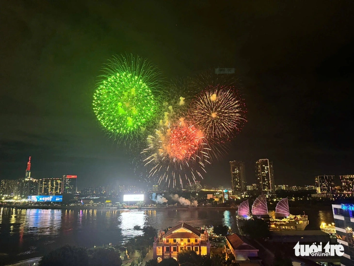 People enjoy fireworks lighting up Ho Chi Minh City sky on 79th National Day