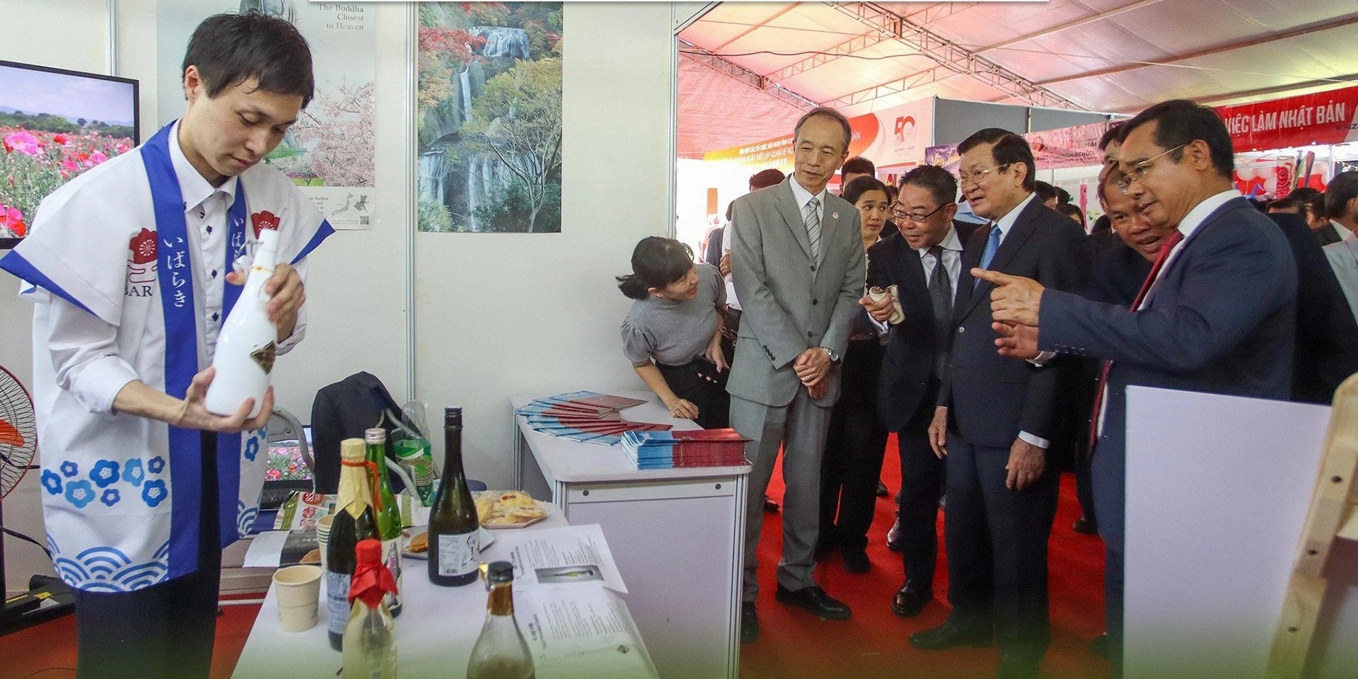 Long An has attached more importance to trade promotion activities and fairs over the past few years, which has gradually improved the province’s service sector. Photo: An Long