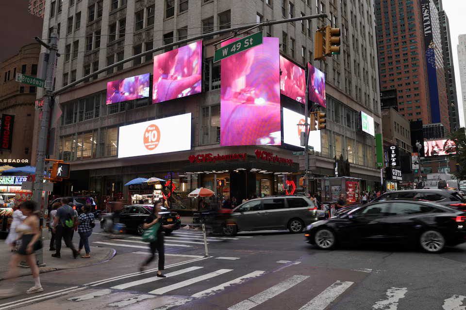 [3/6]People walk near the Brill Building in New York City, U.S., August 30, 2024. Photo: Reuters