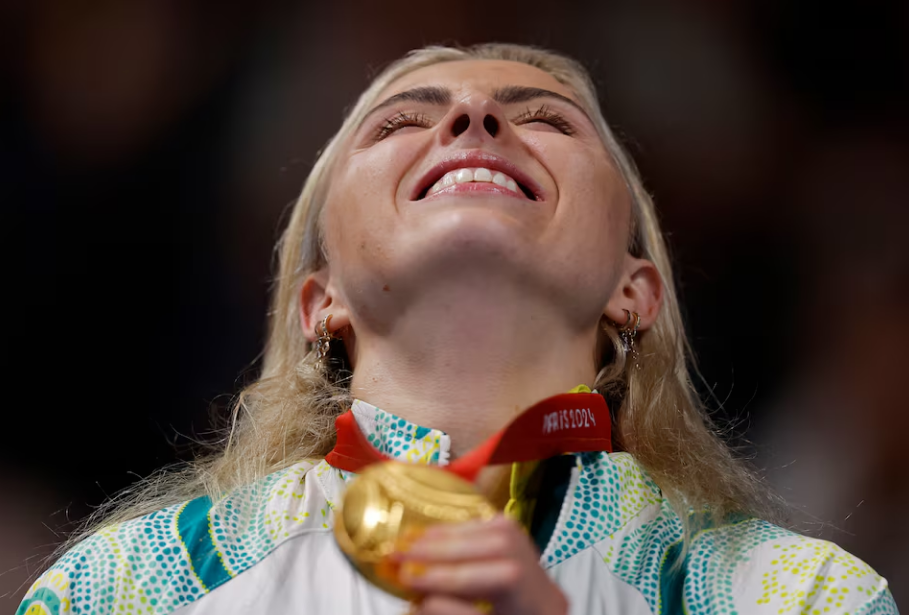 Australian swimmer celebrates gold after fortune teller prediction