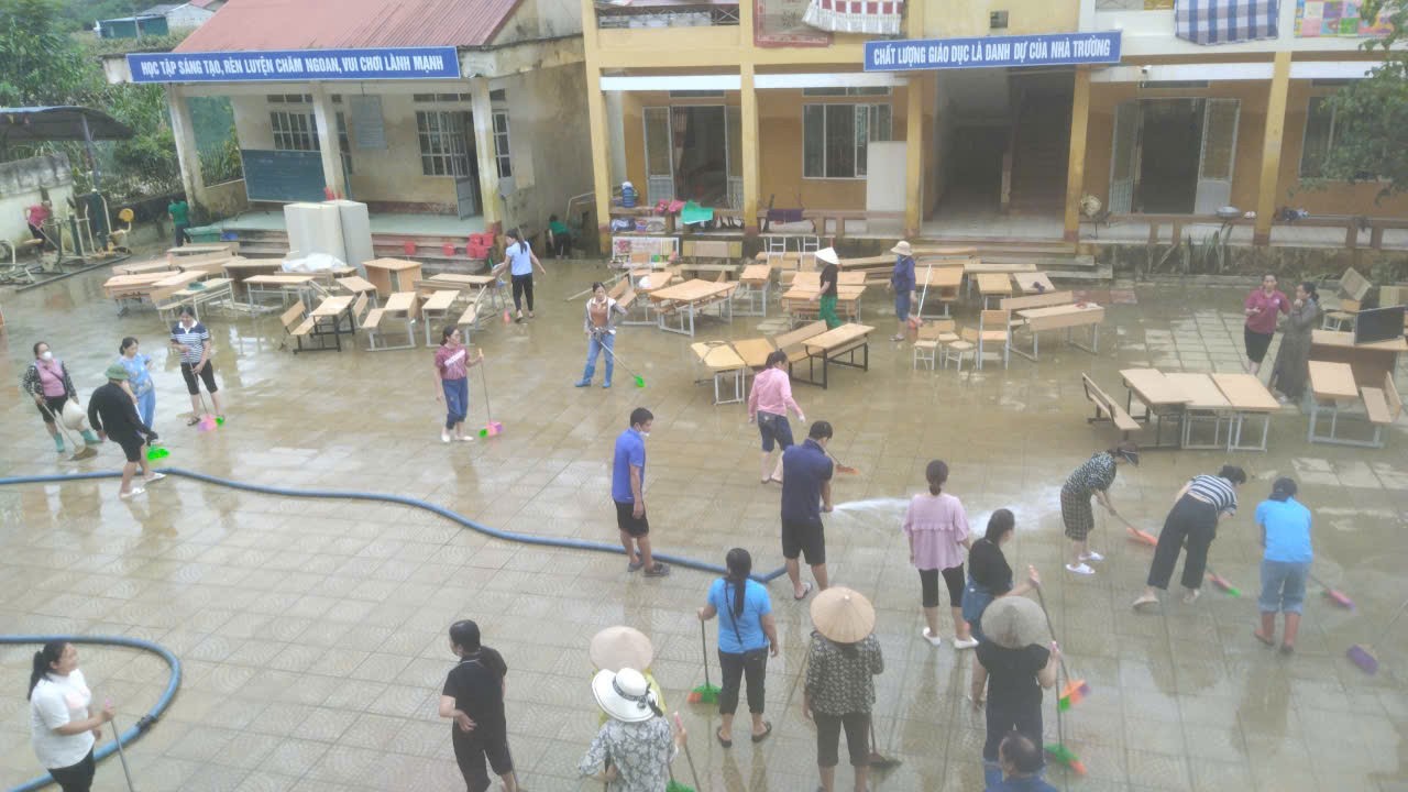 Teachers clean up following the recedes of the floodwaters. Photo supplied.