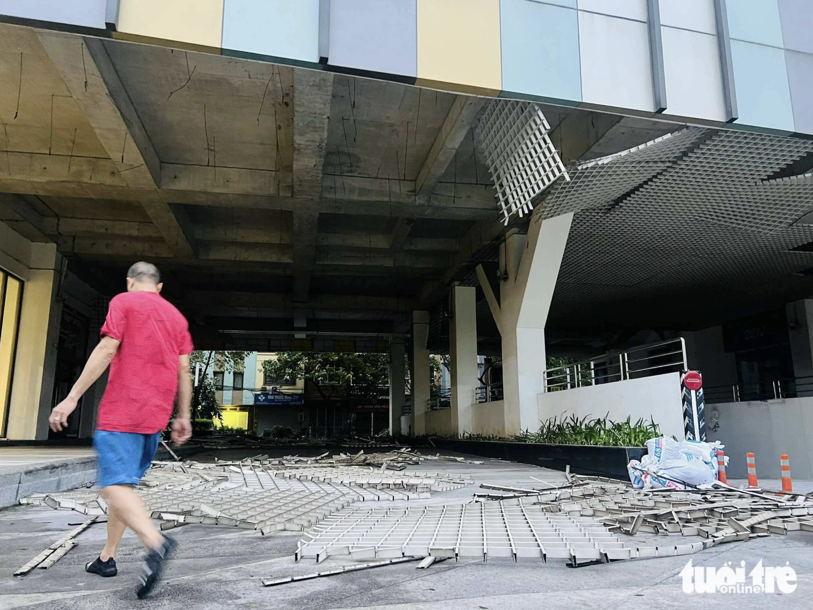 A section of a roof comes off a house in Hanoi. Photo: Pham Tuan / Tuoi Tre