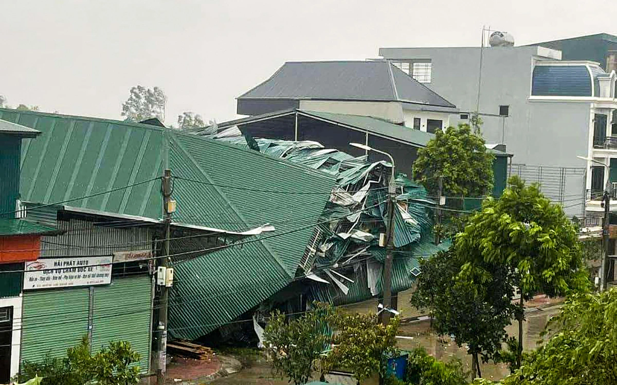 A house in Thach That District, Hanoi is seriously damaged by super typhoon Yagi, September 7, 2024. Photo: Hoang Vu / Tuoi Tre