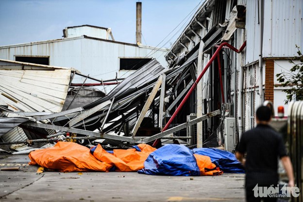 Typhoon Yagi causes a factory in Hai Phong City, northern Vietnam to collapse. Photo: Nam Tran / Tuoi Tre