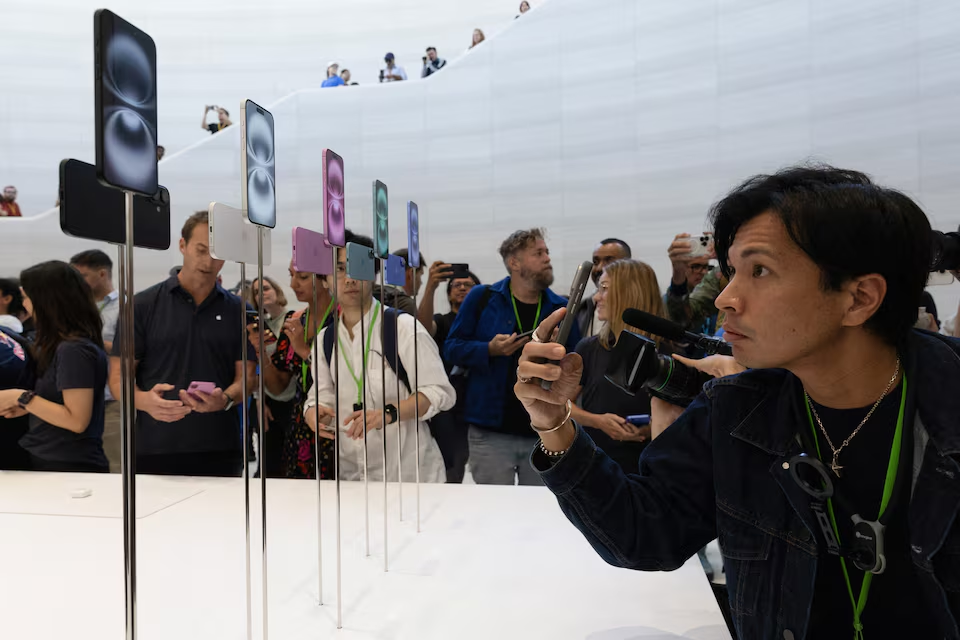 An attendee photographs the new iPhone 16 as Apple holds an event at the Steve Jobs Theater on its campus in Cupertino, California, U.S. September 9, 2024. Photo: Reuters