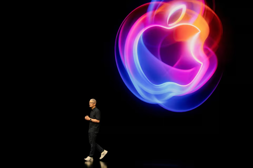 CEO of Apple Tim Cook gives a presentation as Apple holds an event at the Steve Jobs Theater on its campus in Cupertino, California, U.S. September 9, 2024. Photo: Reuters