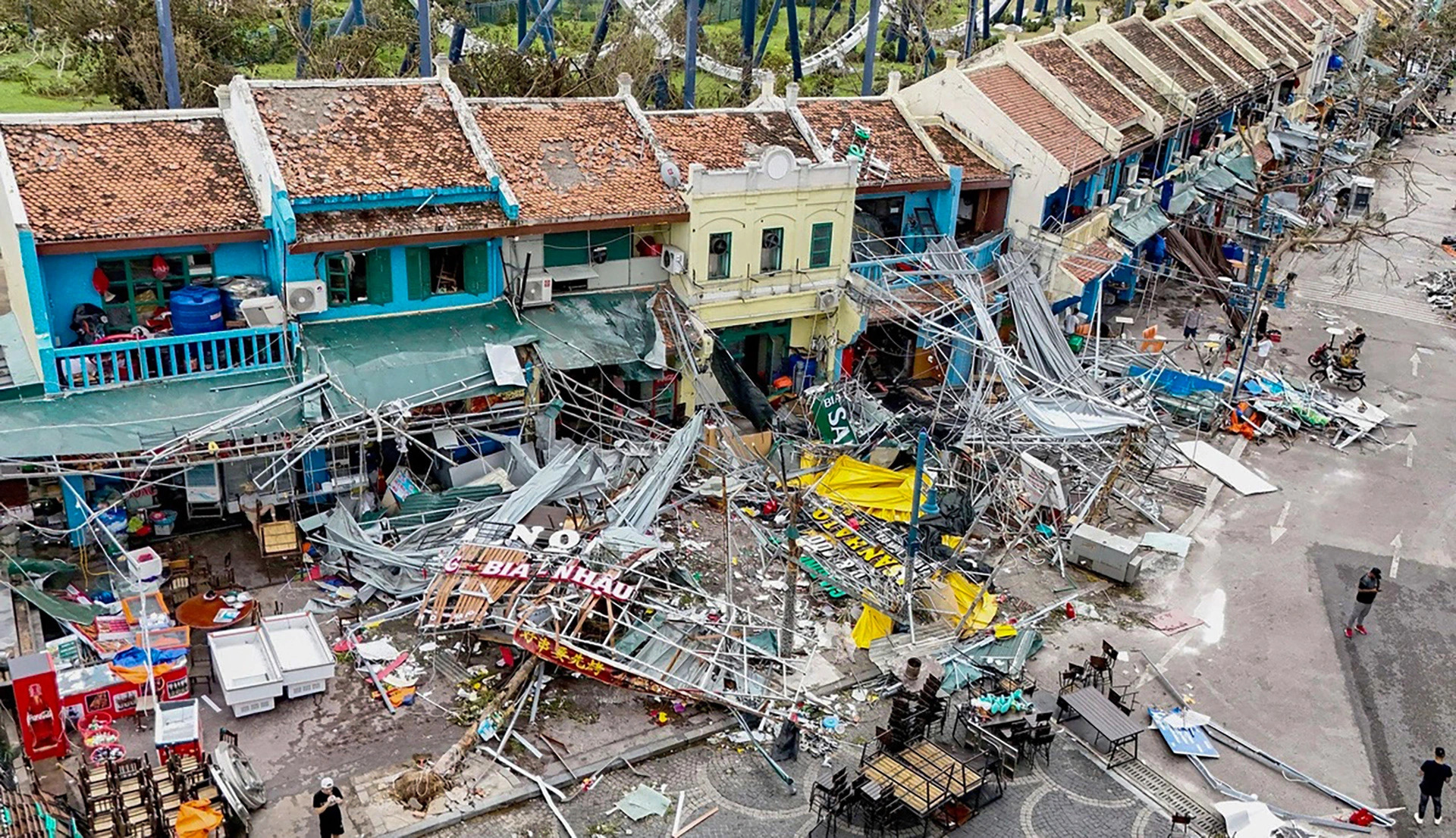 Top Lao, Cuban leaders extend condolences to typhoon-hit families in Vietnam