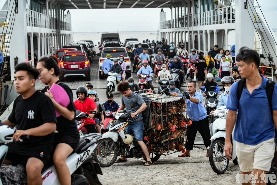 Cat Ba Ferry’s operation resumed from September 9, 2024 and residents can use the ferry at no charge.