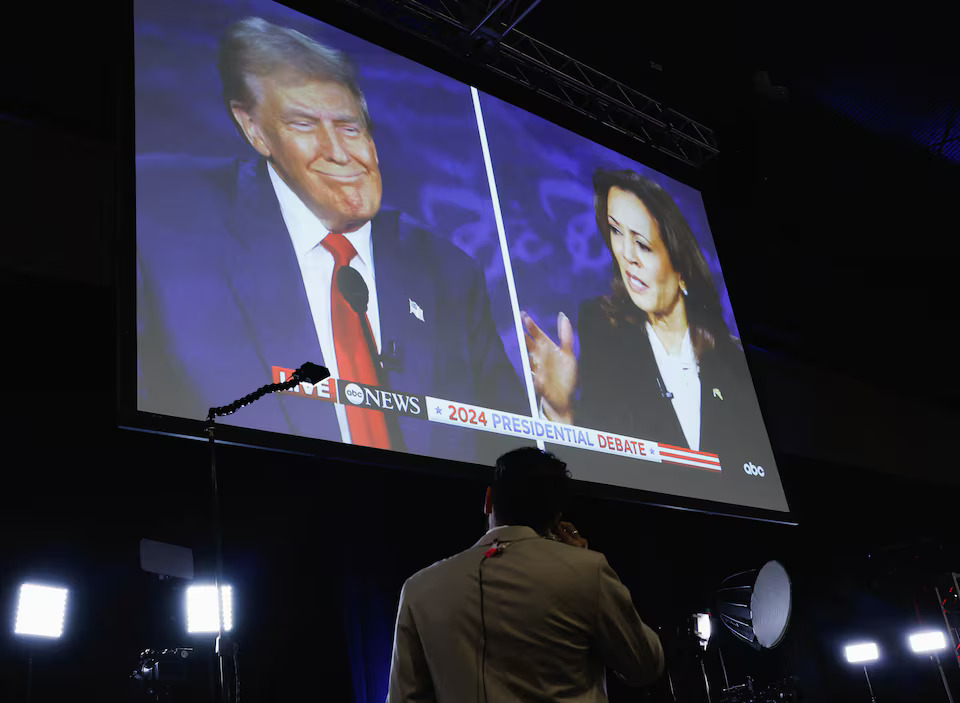 [5/8]A screen displays the presidential debate hosted by ABC between Republican presidential nominee, former U.S. President Donald Trump and Democratic presidential nominee, U.S. Vice President Kamala Harris in Philadelphia, Pennsylvania, U.S., September 10, 2024. Photo: Reuters