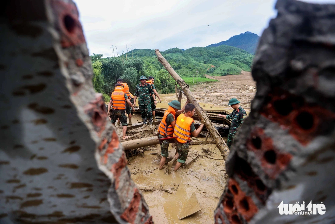 Nu Village is far from major population centers in Lao Cai Province and many roads have been destroyed. Photo: Nguyen Khanh / Tuoi Tre