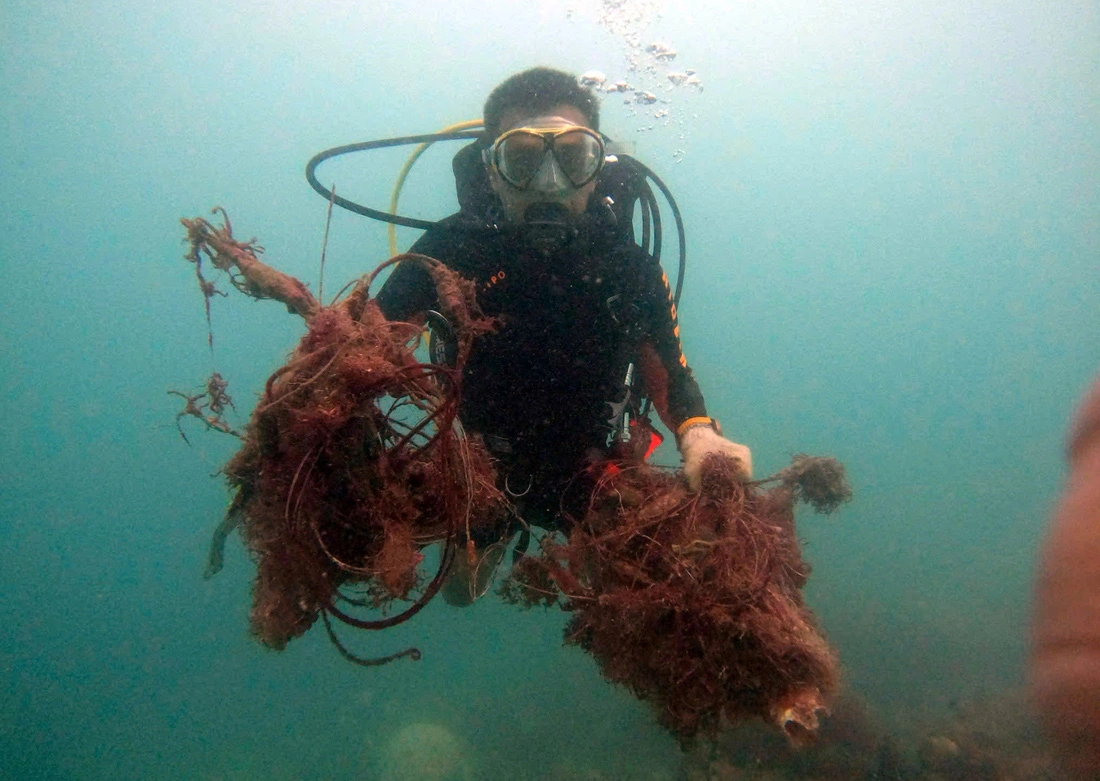 A scuba diver collects torn fishing nets from the seabed off Con Dao Island, Ba Ria - Vung Tau Province. Photo: Supplied