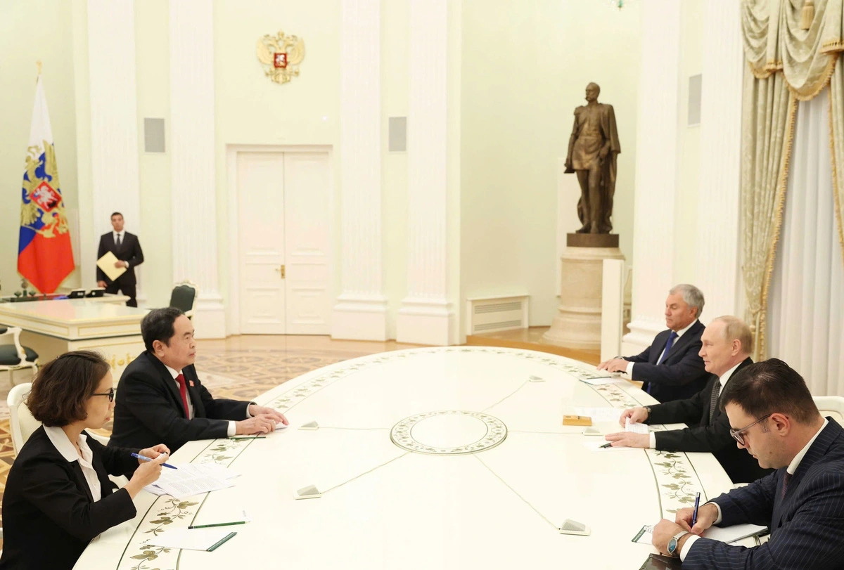 A view of the meeting between Chairman of Vietnam's lawmaking National Assembly Tran Thanh Man and Russian President Vladimir Putin. Photo: Vietnam News Agency