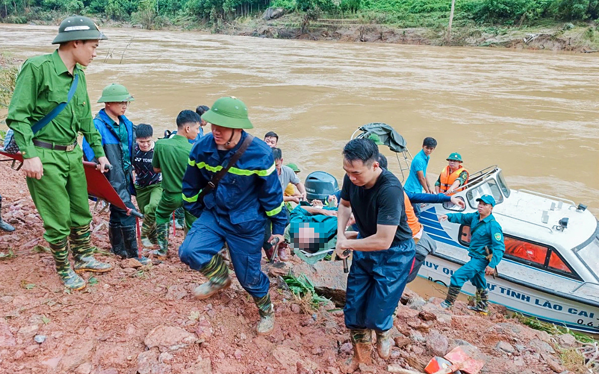 Rescuers carry injured victims to a local clinic for emergency care. Photo: Supplied