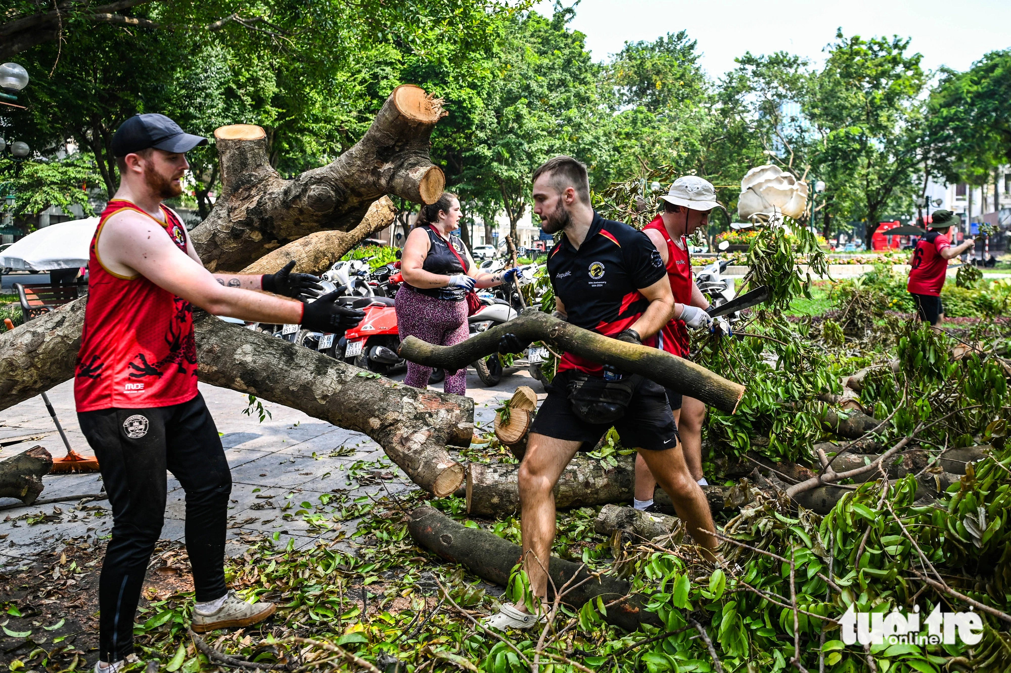 Foreigners support street cleanup in Hanoi after Typhoon Yagi