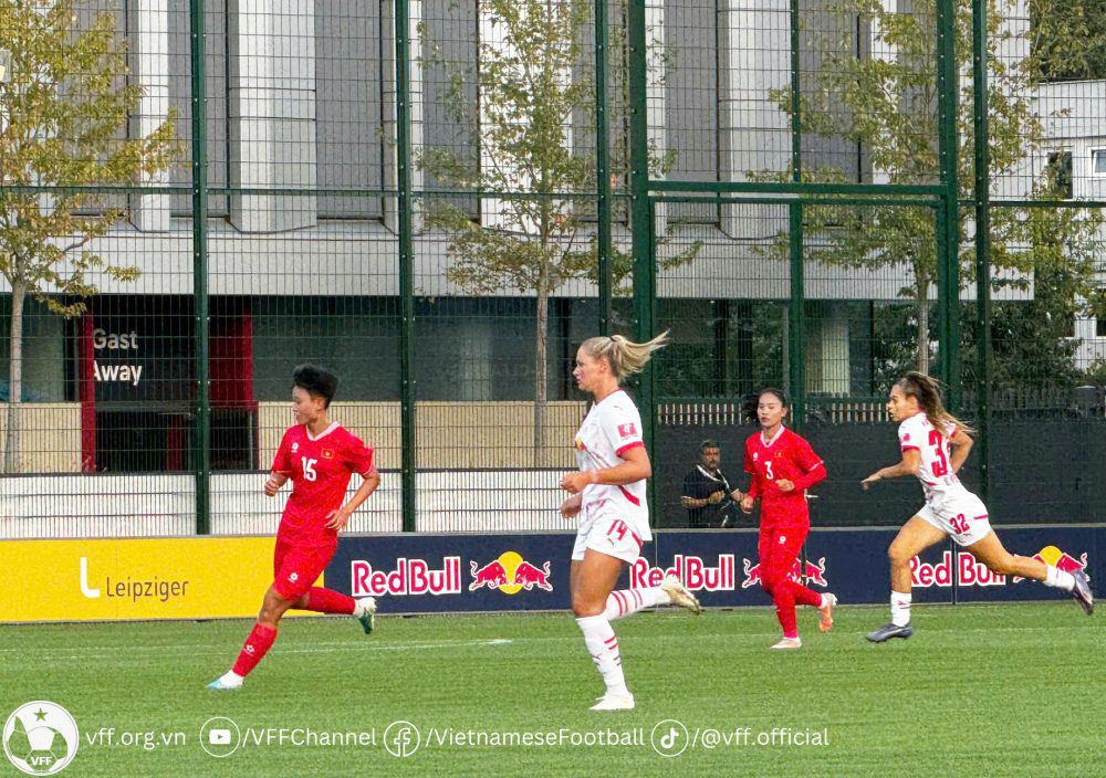 The Vietnam women’s football team (in red) plays a friendly match against RB Leipzig in Germany, September 4, 2024. Photo: Vietnam Football Federation