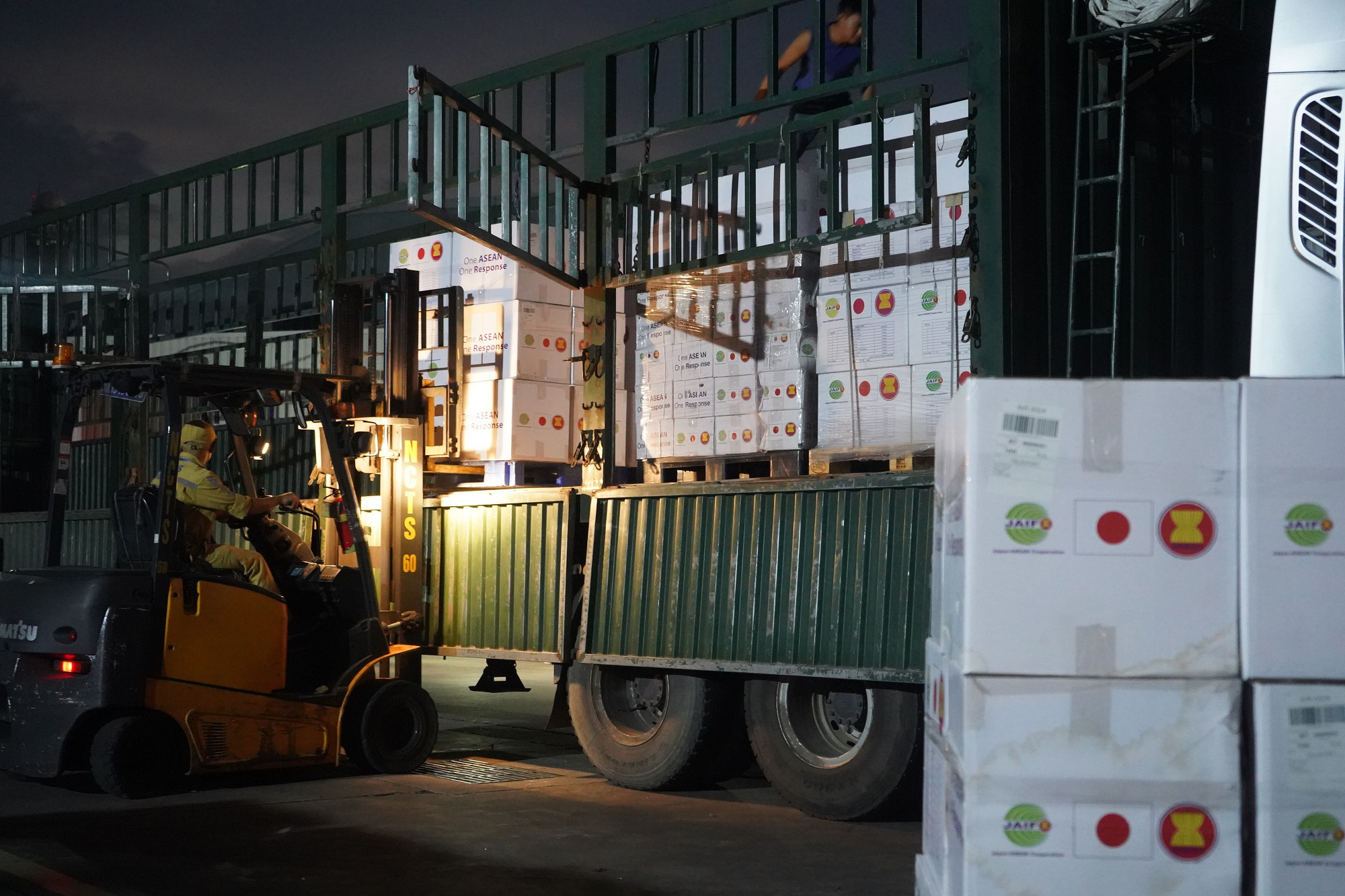 The relief supplies from the ASEAN Coordinating Center for Humanitarian Assistance on Disaster Management are loaded onto trucks at Noi Bai International Airport in Hanoi for transport to the landslide-and-flood-stricken Yen Bai and Lao Cai Provinces, September 13, 2024. Photo: Vietnam Disaster and Dyke Management Authority