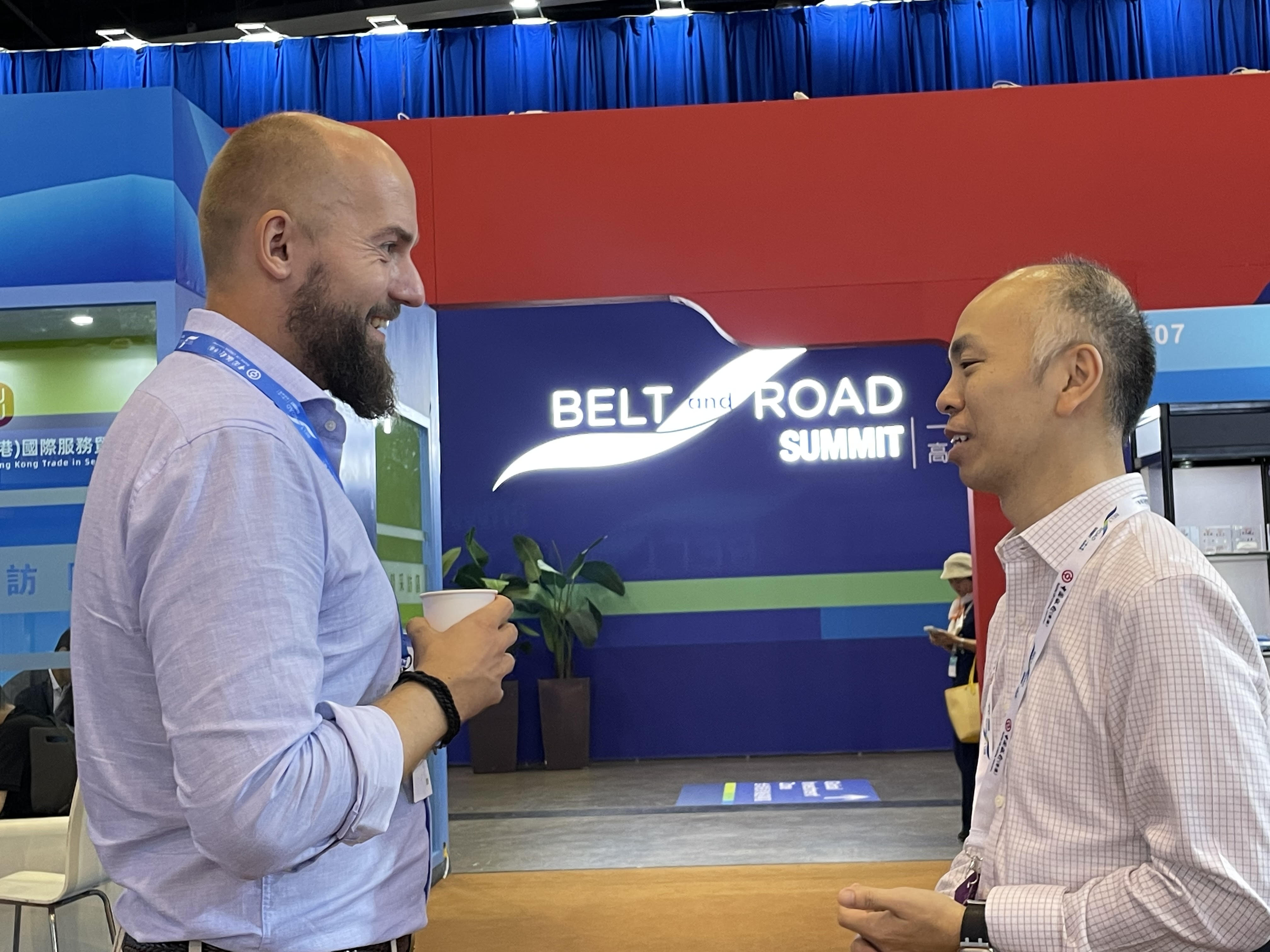 Participants talk on the sidelines of the 9th Belt and Road Summit, which took place on September 11, 2024 in Hong Kong. Photo: Nhat Dang / Tuoi Tre News