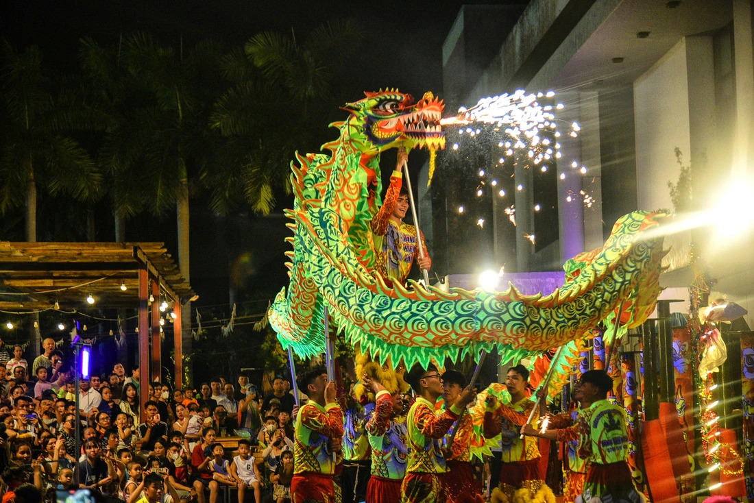 Lion dance, lanterns light up Da Nang for Mid-Autumn Festival