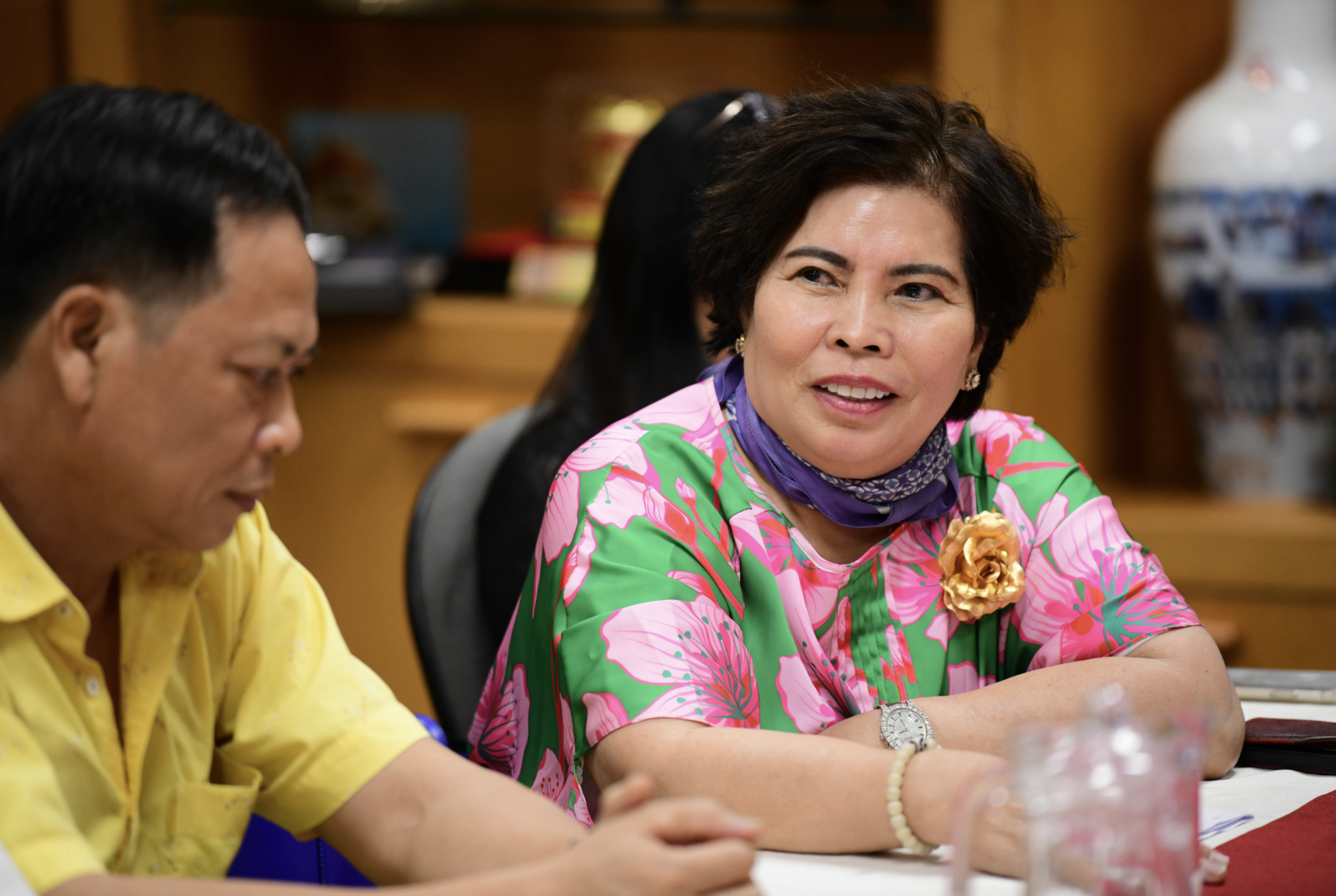 Le Thi Giau, chairwoman of Binh Tay Food Company, reveals that the firm will invite artisan Mai Dinh Toi, dubbed ‘the witch of musical instruments’, to the Vietnam Phở Festival 2024 in South Korea. Photo: Quang Dinh / Tuoi Tre