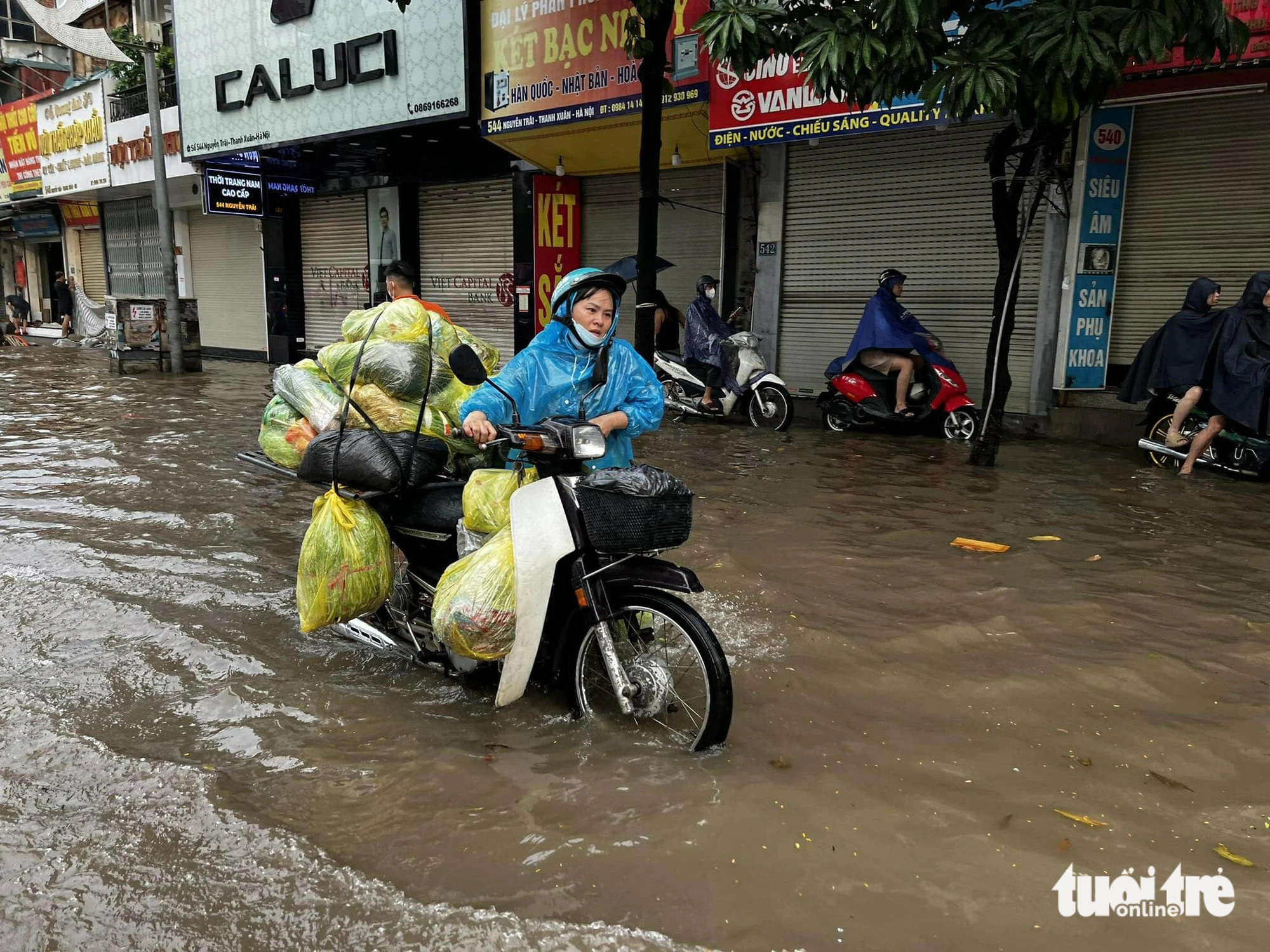 Monday downpour swamps multiple roads in Hanoi