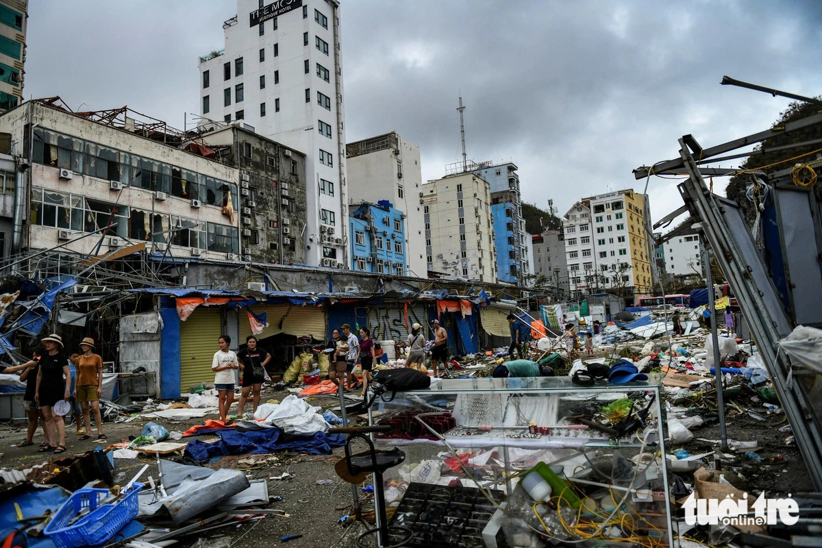 A devastating scene at the central market in Cat Ba Town, Cat Hai District, Hai Phong City, northern Vietnam after typhoon Yagi struck there on September 7, 2024. Photo: Nam Tran / Tuoi Tre