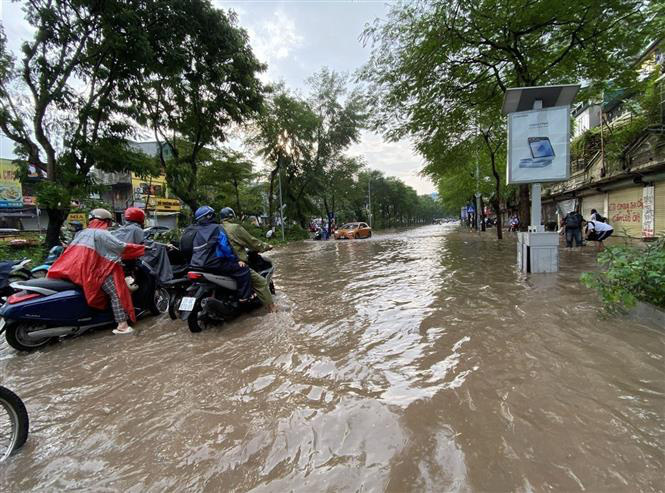 Flooding hits Huynh Thuc Khang Street in Dong Da District, Hanoi, September 16, 2024. Photo: Vietnam News Agency