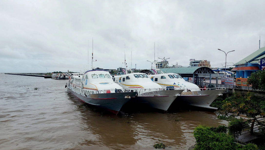 Express boats plying to Nam Du Island off Kien Giang Province remain suspended on September 17, 2024, due to unfavorable weather. Photo: C. Cong / Tuoi Tre