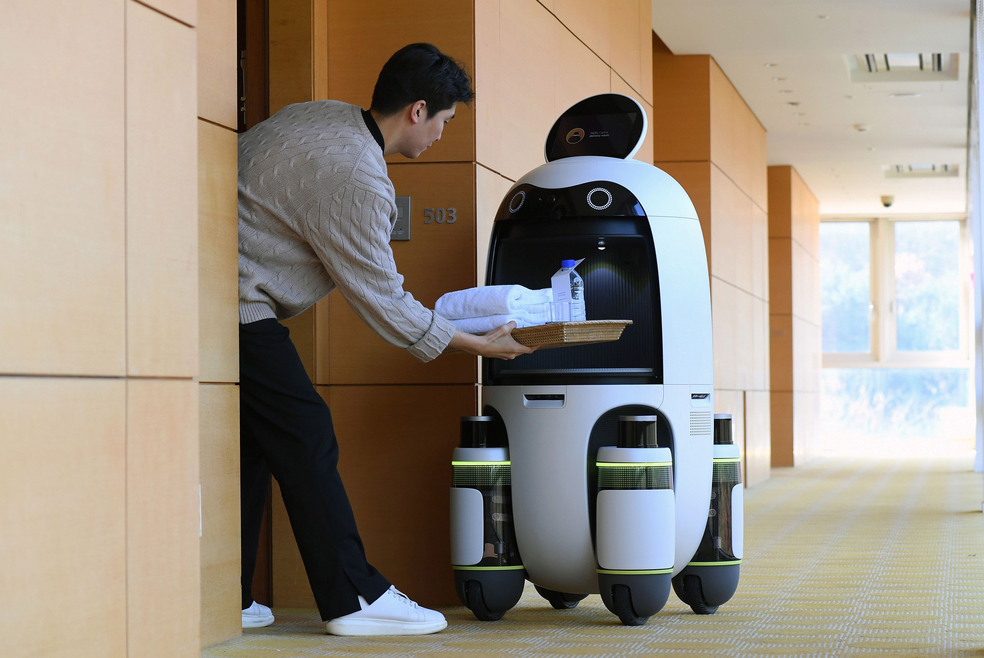 Da Nang tourism complex purchases $15,000 hotel robot