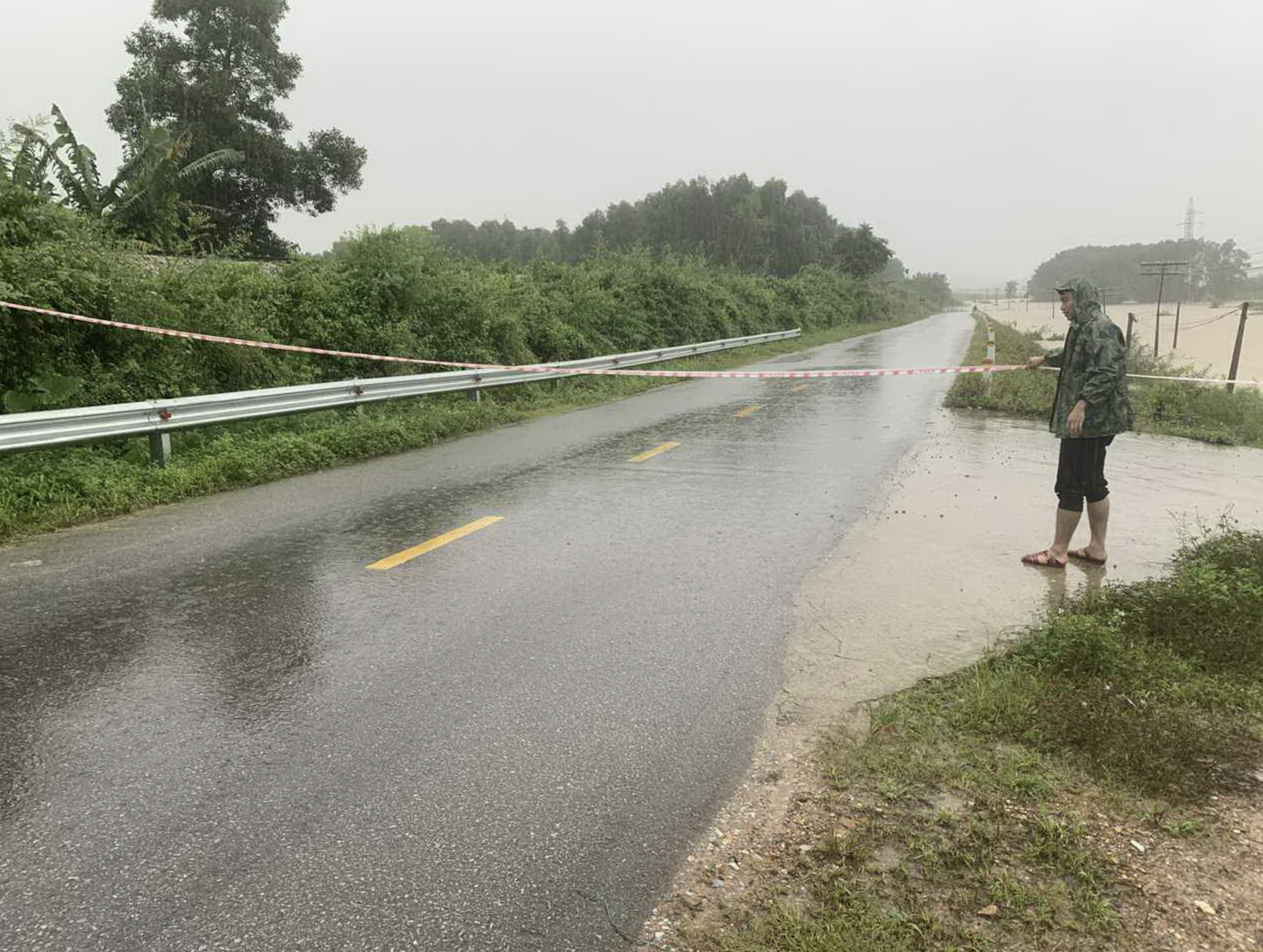 Unrelenting rains force nearly 12,000 students to stay home in Vietnam’s Ha Tinh