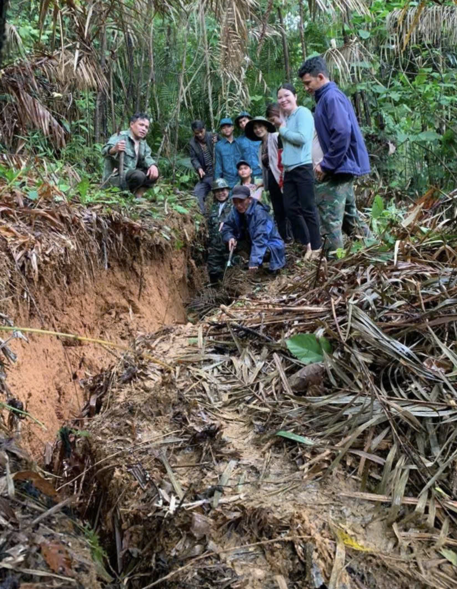 A deep fissure runs along a hill behind a village in Quang Nam Province, central Vietnam. Photo: Dan Nguyen / Tuoi Tre