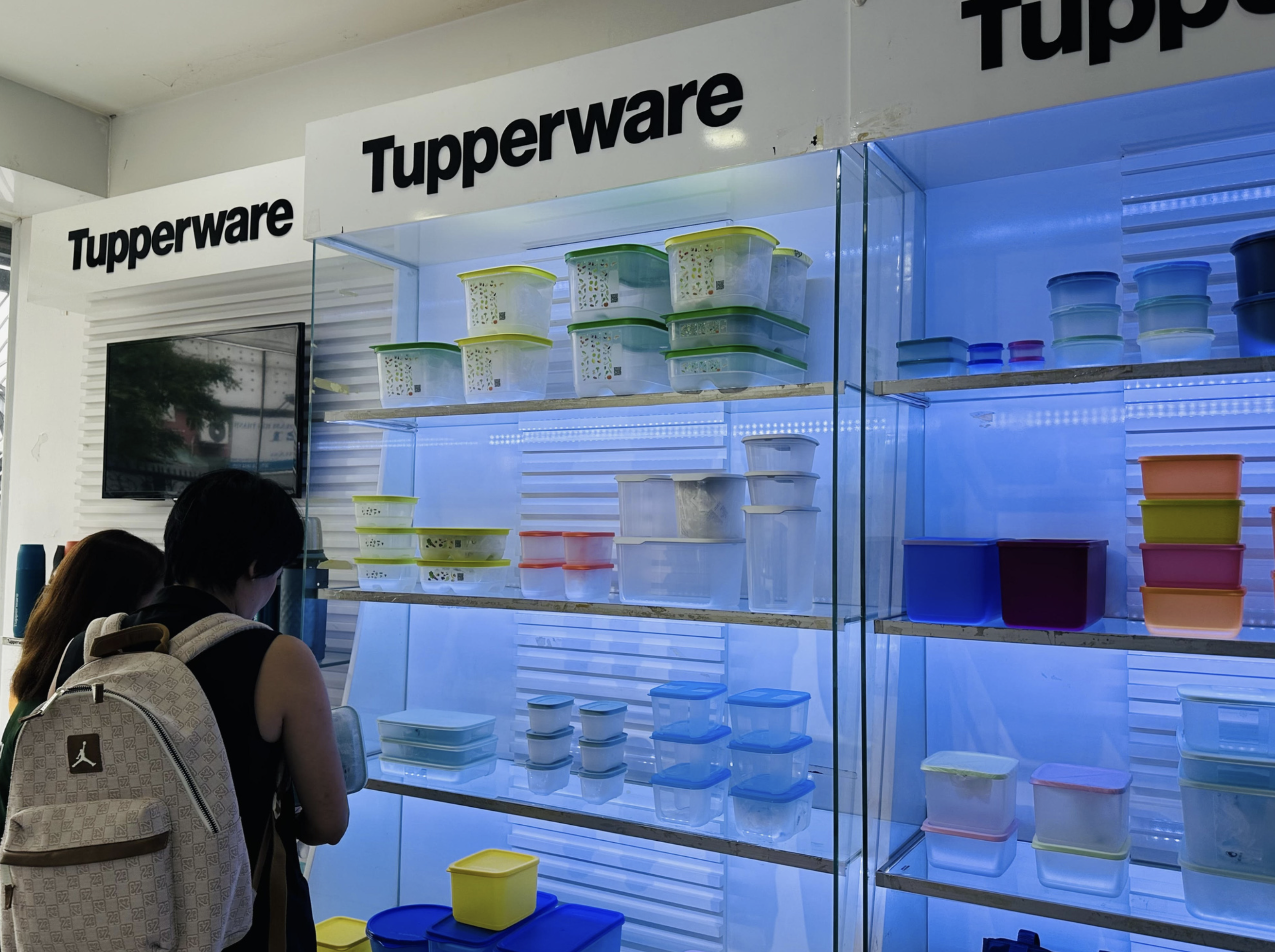 Vietnamese customers rush to buy Tupperware after brand files for bankruptcy