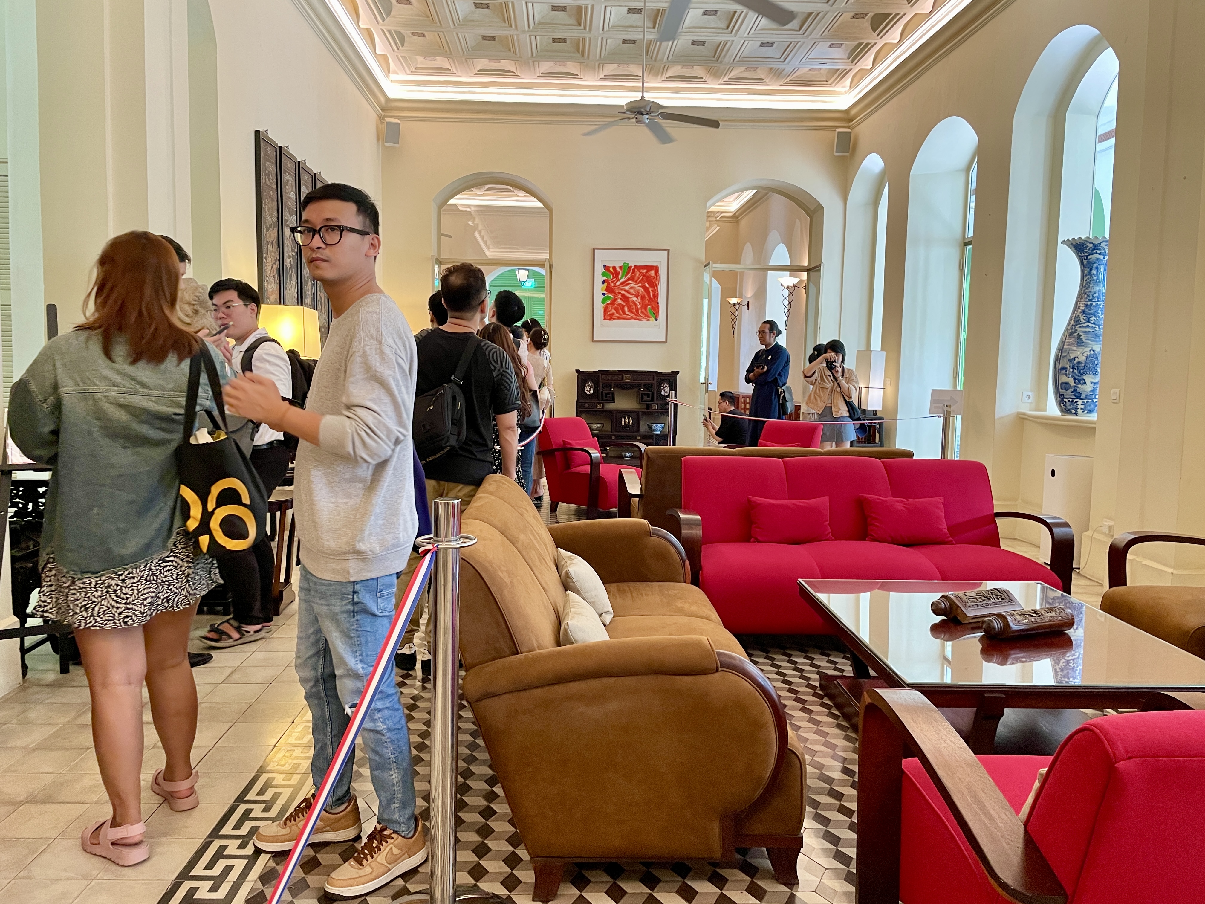 The living room area inside the residence, usually used to receive guests and hold press conferences. Photo: Minh Khoi / Tuoi Tre News