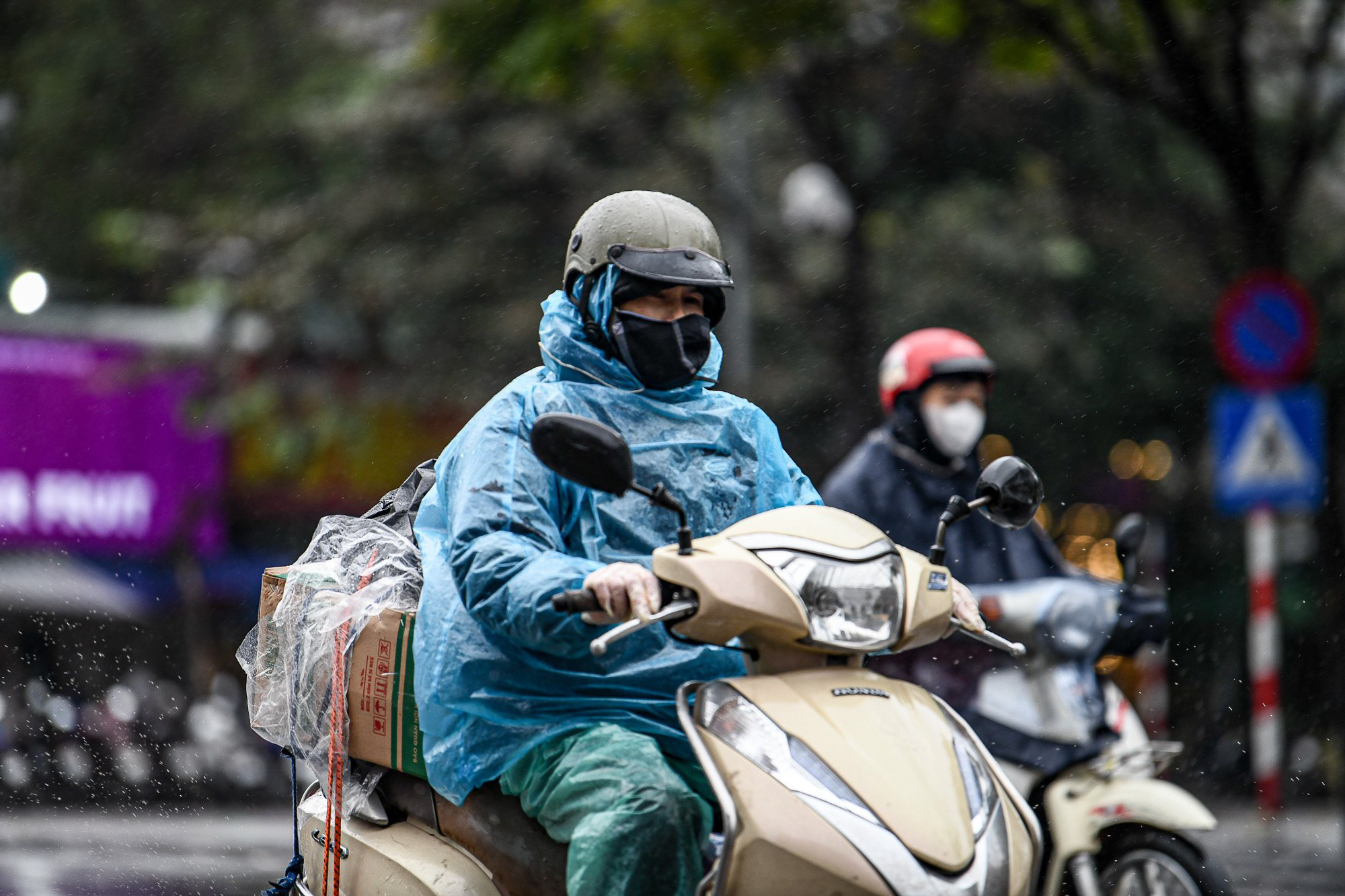 Cool weather to sweep northern Vietnam as first cold front of the year-end brings rain