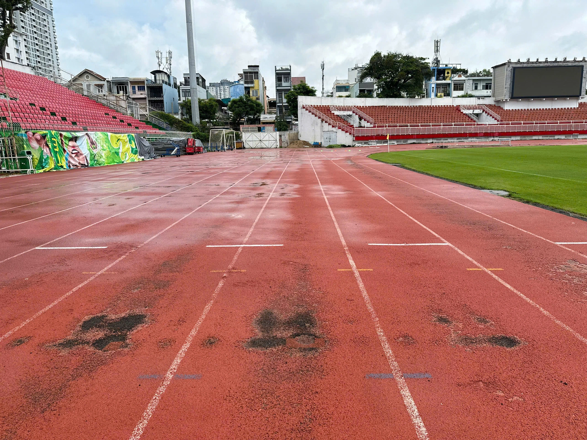 Stands A, C, and D, the pitch, and running tracks at the stadium will be repaired, while new three-story B, C1, and D1 stands will be built. Photo: Thao Le / Tuoi Tre