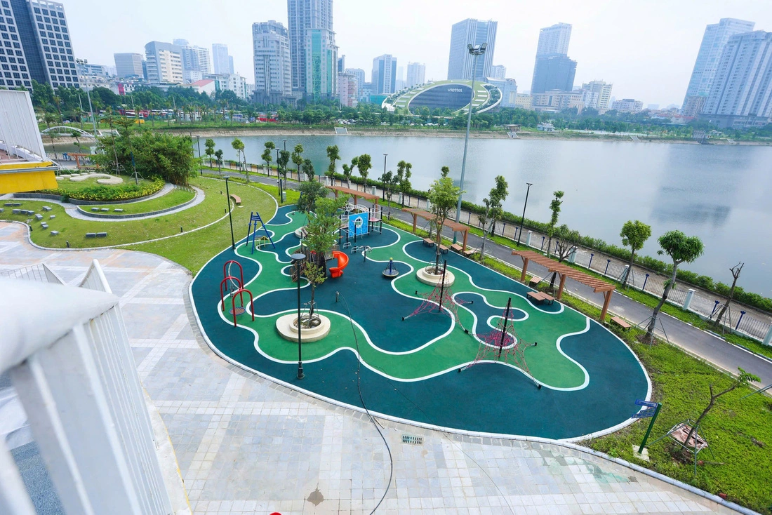 An outdoor playground at the Hanoi Children's Palace. Photo: Quang Vien / Tuoi Tre