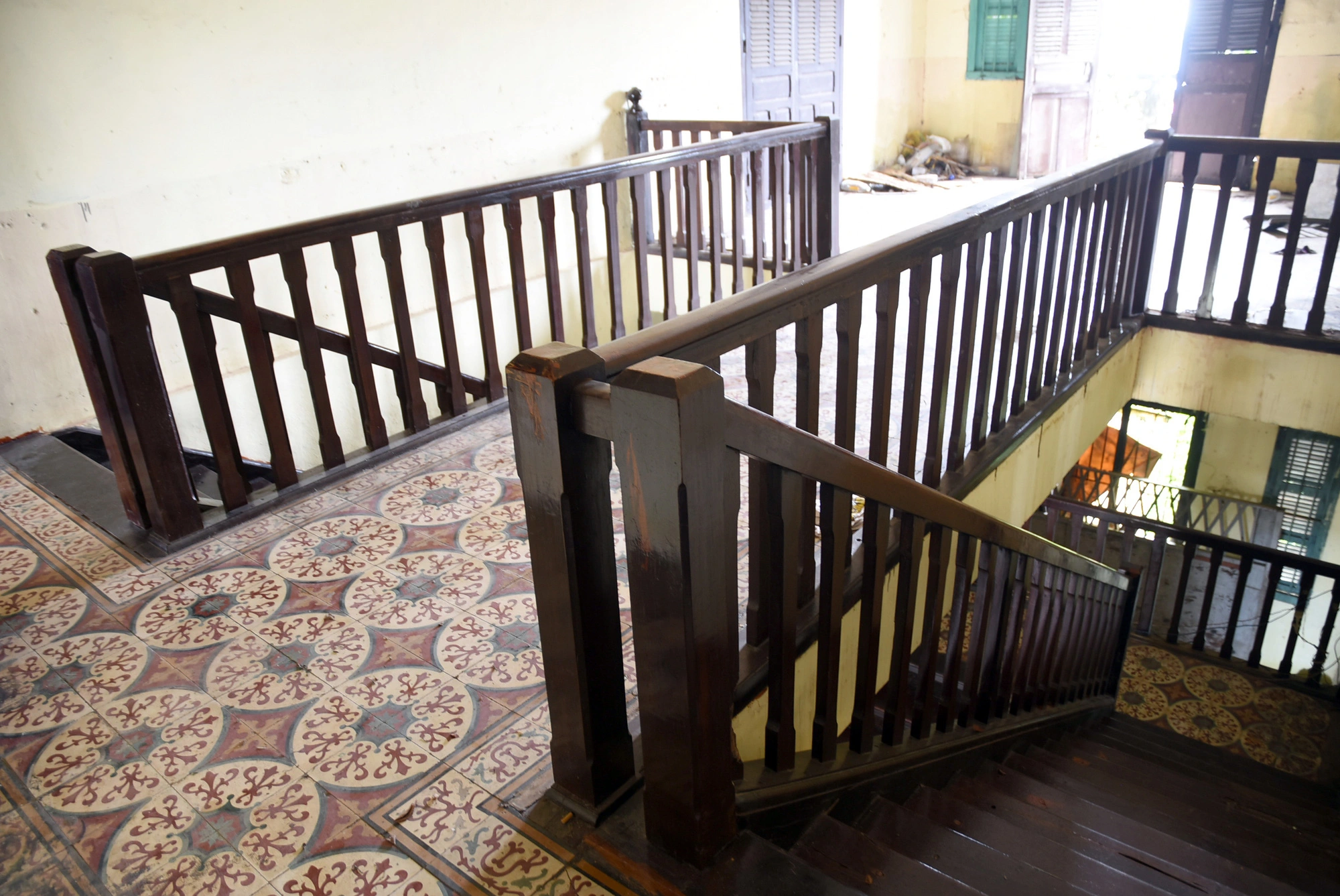 The building has large staircases. Photo: A Loc / Tuoi Tre