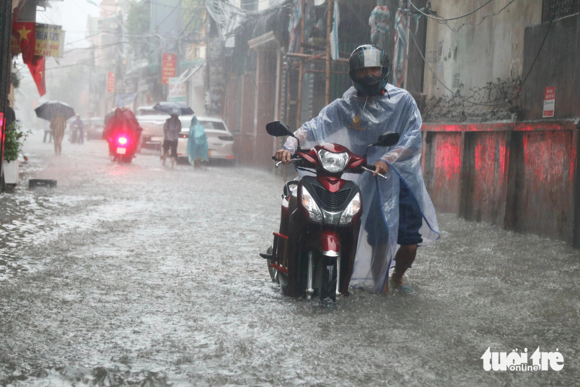 A man is seen pushing his motorcycle after it stalled due to flooding in Vinh City, Nghe An Province, north-central Vietnam, September 23, 2024. Photo: Doan Hoa / Tuoi Tre