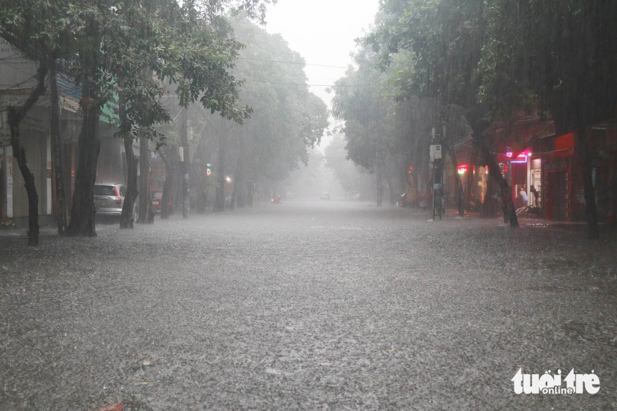 Torrential rain continues to lash Vinh City, Nghe An Province, north-central Vietnam by 8:00 am on September 23, 2024. Photo: Doan Hoa / Tuoi Tre